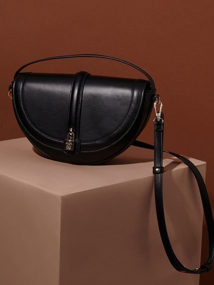 【スナイデル/SNIDEL】のハーフムーンバッグ 人気、トレンドファッション・服の通販 founy(ファニー) 　ファッション　Fashion　レディースファッション　Fashion for Women　バッグ　Bags　スマート　Smart, Elegant　チャーム　Charm, Pendant　フェイクレザー　Faux Leather, PU Leather　フォルム　Silhouette, Form　フラップ　Flap, Flap Pocket　マグネット　Magnet, Magnetic Closure　エレガント 上品　Elegant　今季　This Season, Current Season　楽ちん　Easy Fit, Comfortable　財布　Wallet, Purse　軽量　Lightweight, Ultra Light　 other-1|ID: prp329100004824288 ipo3291000000035084979