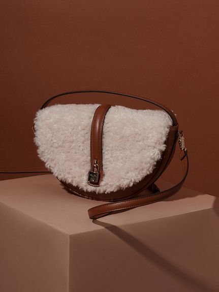 【スナイデル/SNIDEL】のハーフムーンバッグ インテリア・キッズ・メンズ・レディースファッション・服の通販 founy(ファニー) 　ファッション　Fashion　レディースファッション　Fashion for Women　バッグ　Bags　スマート　Smart, Elegant　チャーム　Charm, Pendant　フェイクレザー　Faux Leather, PU Leather　フォルム　Silhouette, Form　フラップ　Flap, Flap Pocket　マグネット　Magnet, Magnetic Closure　エレガント 上品　Elegant　今季　This Season, Current Season　楽ちん　Easy Fit, Comfortable　財布　Wallet, Purse　軽量　Lightweight, Ultra Light　CML[038]|ID: prp329100004824288 ipo3291000000035084983