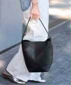 【フレームワーク/FRAMeWORK】のAULENTTI/オウレンティ ONE HANDLE TOTE WITH POACH 人気、トレンドファッション・服の通販 founy(ファニー) ファッション Fashion レディースファッション Fashion for Women バッグ Bags イタリア Italy スマート Smart, Elegant トレンド Trend, Trending Now トートバッグ Tote Bag, Large Shoulder Bag 人気 Popular, Best Seller ベーシック Basic, Essential ポーチ Pouch, Small Case thumbnail ブラック|ID: prp329100004824296 ipo3291000000035085098
