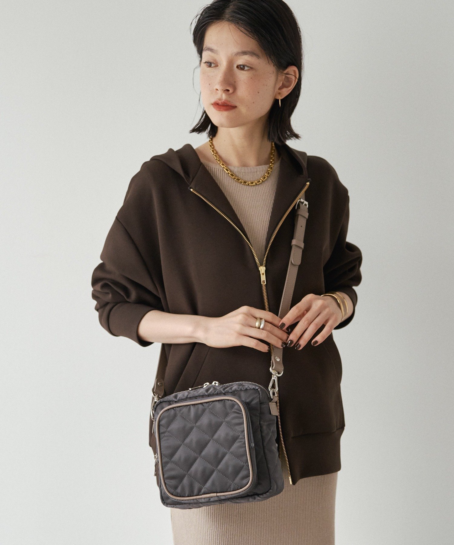 【ラシット/russet】のキルティングスクエアショルダーバッグ 人気、トレンドファッション・服の通販 founy(ファニー) 　ファッション　Fashion　レディースファッション　Fashion for Women　バッグ　Bags　キルティング　Quilted, Quilting　コンパクト　Compact, Small Size　サテン　Satin, Glossy Fabric　シンプル　Simple, Minimal　スクエア　Square, Square Shape　ダブル　Double, Double-Breasted　時計　Watch, Wristwatch　フロント　Front, Front Design　ポケット　Pocket, Pocket Detail　ラップ　Wrap, Wrap Design　日本製　Made In Japan　旅行　Travel　エレガント 上品　Elegant　2025年　2025　2025-2026秋冬・A/W　Autumn/Winter 2025–26 AW25–26　 other-1|ID: prp329100004824316 ipo3291000000035115291