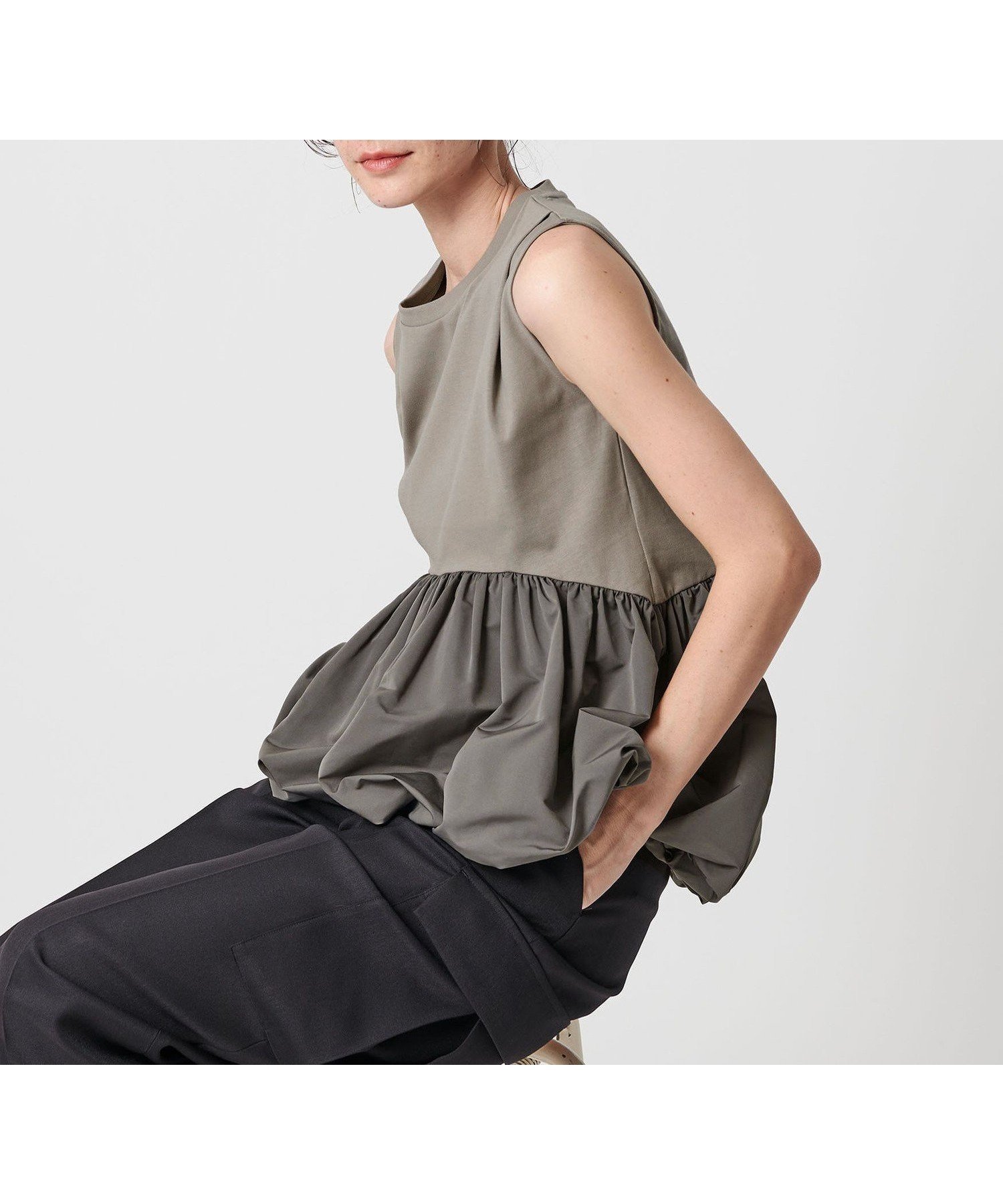 【ビューティ&ユース ユナイテッドアローズ/BEAUTY&YOUTH / UNITED ARROWS】の【WEB限定】ペプラムバルーン ノースリーブプルオーバー -ウォッシャブル- インテリア・キッズ・メンズ・レディースファッション・服の通販 founy(ファニー) 　ファッション　Fashion　レディースファッション　Fashion for Women　トップス・カットソー　Cut & Sew Tops　キャミソール&ノースリーブ　Camisoles & Sleeveless Tops　カジュアルプルオーバー・ニットトップス　Pullovers & Knit Tops / Casual Pullovers　ウォッシャブル　Machine Washable　カットソー　Cut and Sewn Top　シンプル　Simple, Minimal　スラックス　Slacks, Dress Pants　タイトスカート　Pencil Skirt, Tight Skirt　タフタ　Taffeta, Structured Fabric　デニム　Denim, Jeans Material　定番　Standard, Basic Item　ノースリーブ　Sleeveless, No-Sleeve　バルーン　Balloon, Balloon Silhouette　フェミニン　Feminine, Girly　フォルム　Silhouette, Form　ペプラム　Peplum, Flared Hem　ボトム　Bottoms, Lower Wear　ミックス　Mix, Mixed Style　ビジネス 仕事 通勤　Business / Work / Commuting　MD.GRAY|ID: prp329100004824320 ipo3291000000035085396