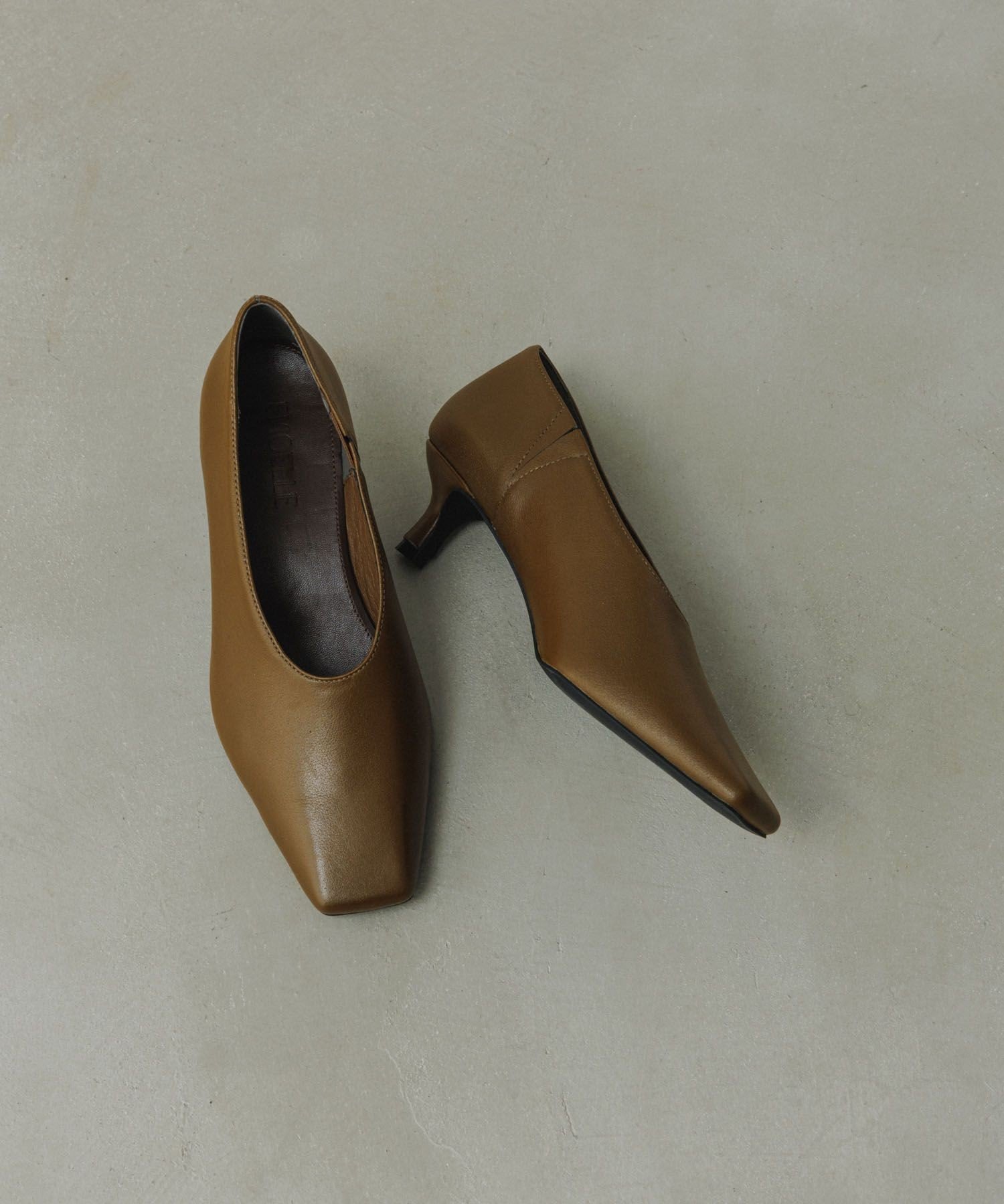 【アダム エ ロペ/ADAM ET ROPE'】の【EMOELLE】スクエアレザーパンプス インテリア・キッズ・メンズ・レディースファッション・服の通販 founy(ファニー) 　ファッション　Fashion　レディースファッション　Fashion for Women　カッティング　Cutting Detail　シューズ　Shoes, Footwear　トレンド　Trend, Trending Now　フォルム　Silhouette, Form　ライニング　Inner Lining, Inner Fabric, Lined　リアル　Real, Realistic　A/W・秋冬　Autumn/Winter　おすすめ　Recommended / Our Picks　エレガント 上品　Elegant　2026年　2026　ブラウン(22)|ID: prp329100004824436 ipo3291000000035086610