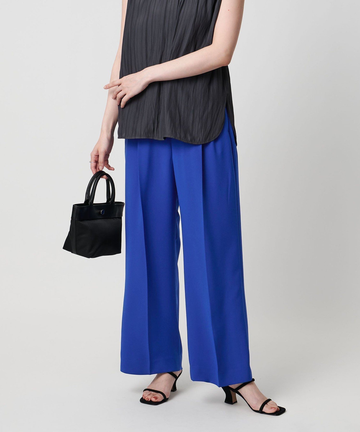 【ユナイテッドアローズ/UNITED ARROWS】のポリエステル 2タック ワイドパンツ インテリア・キッズ・メンズ・レディースファッション・服の通販 founy(ファニー) 　ファッション　Fashion　レディースファッション　Fashion for Women　パンツ　Pants & Trousers　エレガント 上品　Elegant　ストレート　Straight, Straight Cut　ドレープ　Drape, Draping Fabric　フィット　Fit, Slim Fit　ワイド　Wide, Wide Fit　ROYAL|ID: prp329100004824487 ipo3291000000035086999