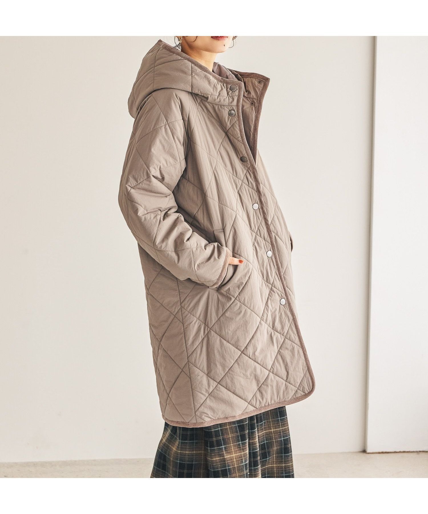 【スタディオ クリップ/studio CLIP】のキルティングフードロングコート インテリア・キッズ・メンズ・レディースファッション・服の通販 founy(ファニー) ファッション Fashion レディースファッション Fashion for Women アウター Coat / Outerwear Collection コート・ロングコート・ピーコート Long Coats, Peacoats & More おすすめ Recommended / Our Picks インナー Innerwear キルティング Quilted, Quilting コーデュロイ Corduroy, Cord Fabric スタンド Stand Collar, Upright Stand ドット Polka Dot, Dot Pattern パイピング Piping, Trim Design フレア Flare, Flared ポケット Pocket, Pocket Detail ロング Long, Long-Length エレガント 上品 Elegant 防寒 Cold Protection, Winter-Ready モカ59|ID: prp329100004824530 ipo3291000000035087526