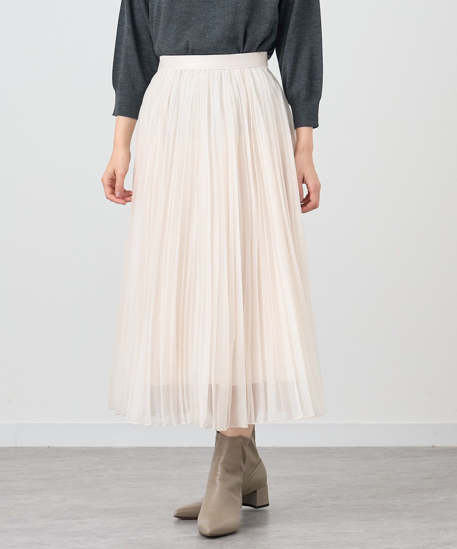 【アナイ/ANAYI】のカルゼオーガンプリーツ スカート インテリア・キッズ・メンズ・レディースファッション・服の通販 founy(ファニー) 　ファッション　Fashion　レディースファッション　Fashion for Women　スカート　Skirts　プリーツスカート / 上品フェミニンスタイル　Pleated Skirts　オーガンジー　Organza Fabric　シアー　Sheer, See-Through　シフォン　Chiffon, Lightweight Fabric　ショート　Short, Short Length　スマート　Smart, Elegant　トレンド　Trend, Trending Now　プリーツ　Pleats, Pleated　ランダム　Random, Irregular　ロング　Long, Long-Length　A/W・秋冬　Autumn/Winter　再入荷　Restock / Back in Stock　エレガント 上品　Elegant　ivory|ID: prp329100004824541 ipo3291000000035087688