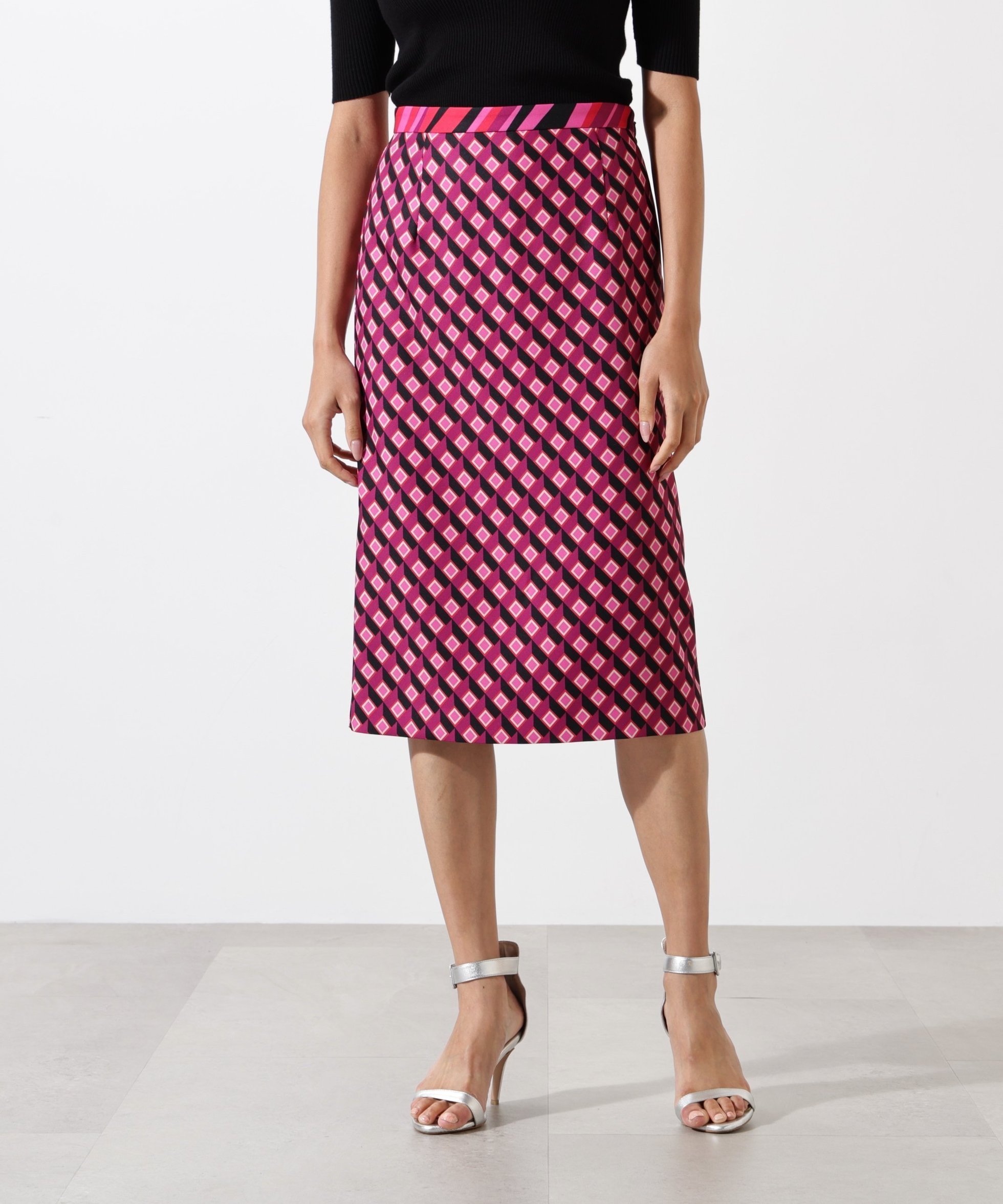 【ピンキーアンドダイアン/Pinky&Dianne】のジオメトリックプリントコンビタイトスカート 人気、トレンドファッション・服の通販 founy(ファニー) 　ファッション　Fashion　レディースファッション　Fashion for Women　スカート　Skirts　クラシカル　Classical, Vintage-Inspired　スタンダード　Standard, Basic　ストレッチ　Stretch, Stretchy Fabric　セットアップ　Set-Up, Coordinated Outfit　ツイル　Twist, Twisted Detail　プリント　Print, Printed Pattern　 other-1|ID: prp329100004824581 ipo3291000000035088192