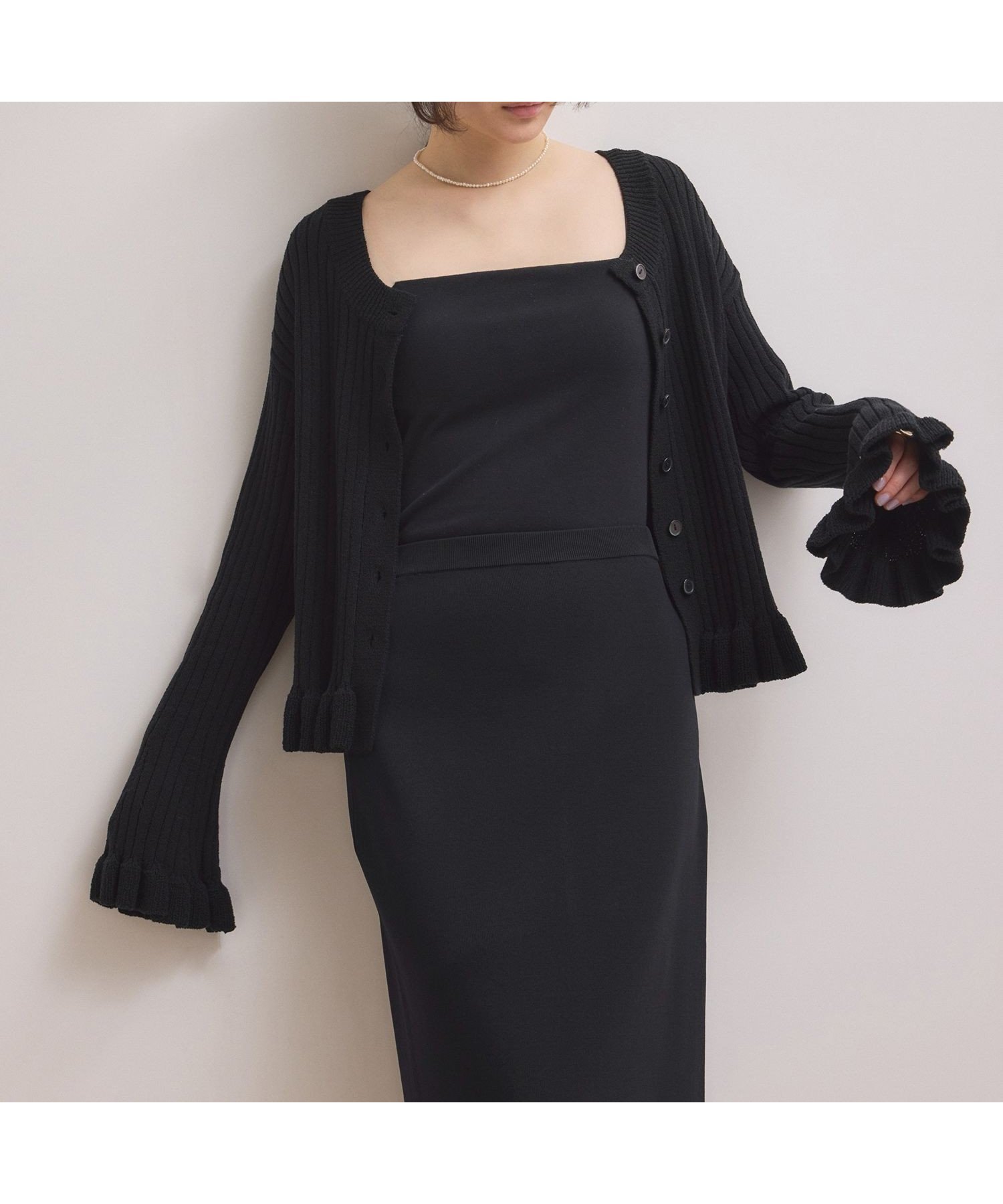 【アダム エ ロペ/ADAM ET ROPE'】の【WEB限定】2WAYフリルリブカーディガン インテリア・キッズ・メンズ・レディースファッション・服の通販 founy(ファニー) 　ファッション　Fashion　レディースファッション　Fashion for Women　トップス・カットソー　Cut & Sew Tops　カーディガン・羽織り　Layered Style Cardigans　アクリル　Acrylic Material　インナー　Innerwear　カットソー　Cut and Sewn Top　カーディガン　Cardigan, Knitwear　コンパクト　Compact, Small Size　タートル　Turtleneck, Turtle Collar　フェミニン　Feminine, Girly　フリル　Frill, Ruffle　フロント　Front, Front Design　ボトム　Bottoms, Lower Wear　ポケット　Pocket, Pocket Detail　ロング　Long, Long-Length　ワイド　Wide, Wide Fit　おすすめ　Recommended / Our Picks　2026年　2026　ブラック(01)|ID: prp329100004824620 ipo3291000000035088835