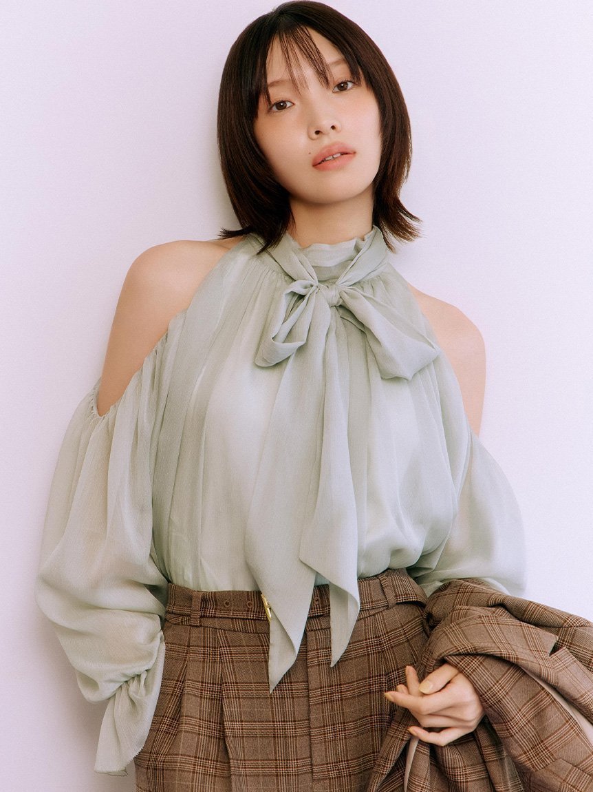 【リリーブラウン/Lily Brown】の【WEB限定カラー】ドレープボウタイシフォンブラウス インテリア・キッズ・メンズ・レディースファッション・服の通販 founy(ファニー) 　ファッション　Fashion　レディースファッション　Fashion for Women　トップス・カットソー　Cut & Sew Tops　シャツ・ブラウス・オフィスカジュアル　Elegant Blouses & Button-Ups　ギャザー　Gathered, Ruffled　シフォン　Chiffon, Lightweight Fabric　スマート　Smart, Elegant　ハイネック　High Neck, Mock Neck　リボン　Ribbon, Bow　MNT[021]|ID: prp329100004824645 ipo3291000000035089255