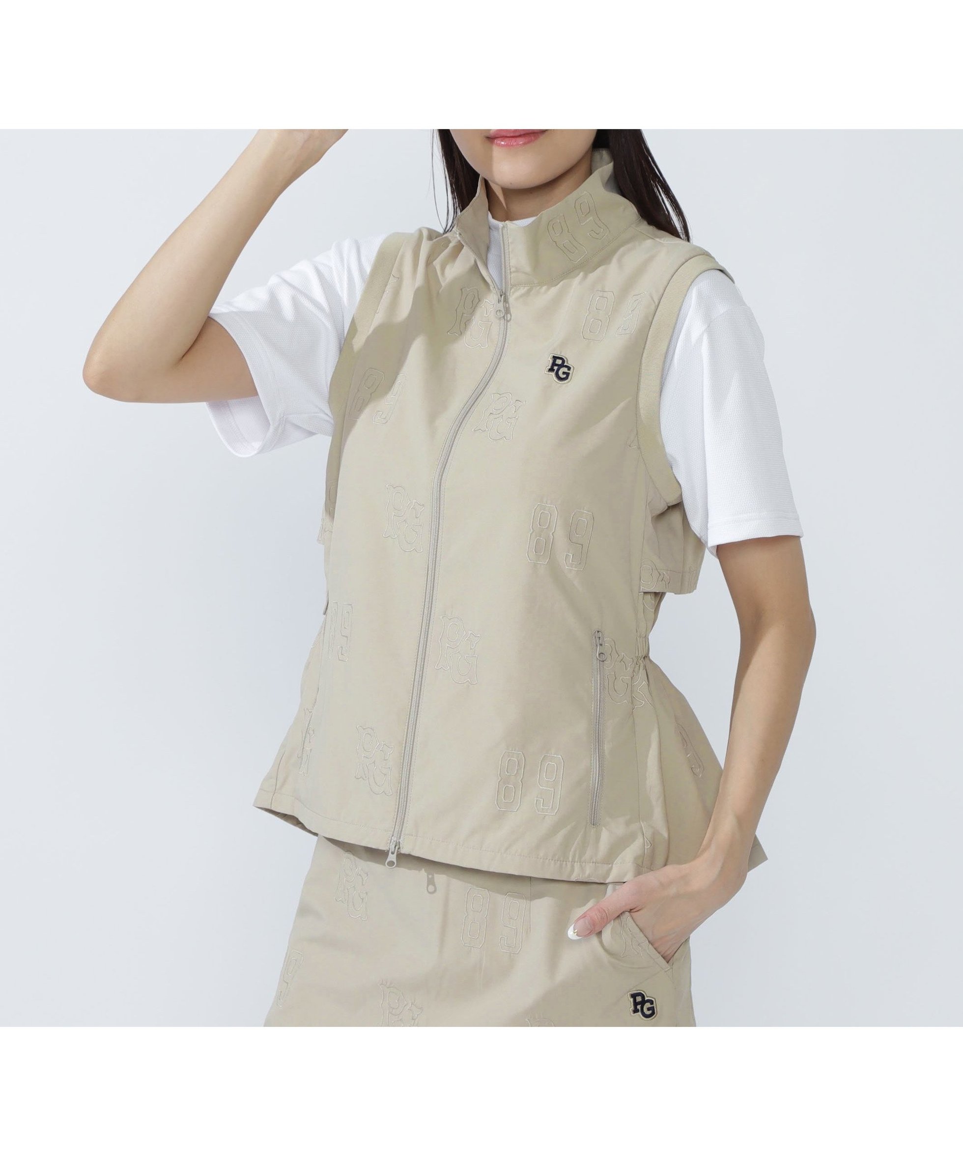 【パーリーゲイツ/PEARLY GATES】のPeロゴ柄刺繍フルジップベスト 人気、トレンドファッション・服の通販 founy(ファニー) 　ファッション　Fashion　レディースファッション　Fashion for Women　アウター　Coat / Outerwear Collection　トップス・カットソー　Cut & Sew Tops　ベスト&ジレ / 重ね着スタイル　Vests & Gilets　おすすめ　Recommended / Our Picks　インナー　Innerwear　ギャザー　Gathered, Ruffled　ゴルフ　Golf　ジャケット　Jacket, Outerwear　ヨーク　Yoke, Yoke Design　 other-1|ID: prp329100004824765 ipo3291000000035091105