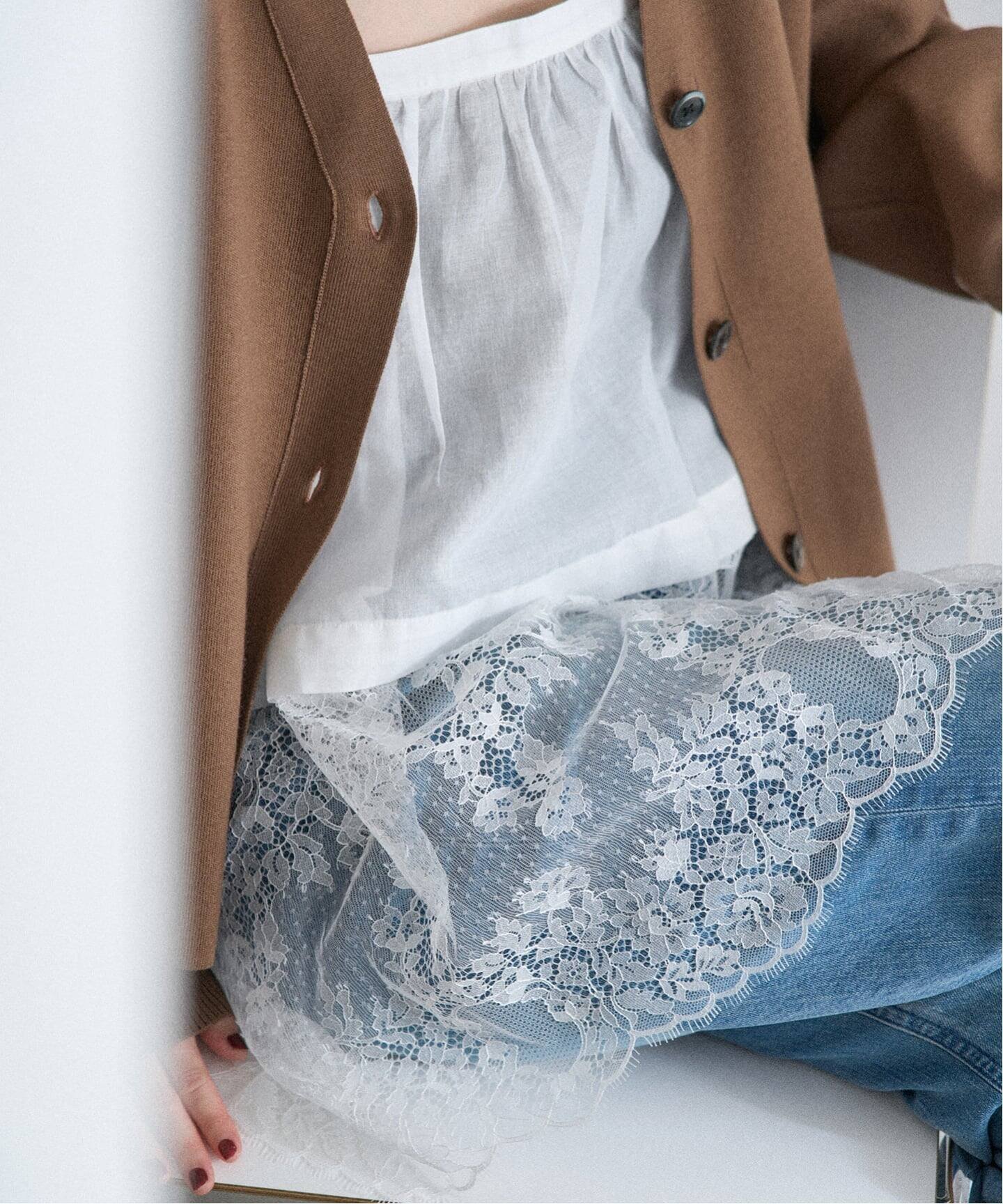 【イエナ/IENA】の《追加2 》Heriter/エリテ リバーレースキャミソール インテリア・キッズ・メンズ・レディースファッション・服の通販 founy(ファニー) 　ファッション　Fashion　レディースファッション　Fashion for Women　トップス・カットソー　Cut & Sew Tops　キャミソール&ノースリーブ　Camisoles & Sleeveless Tops　キャミソール　Camisole, Spaghetti Strap Top　シンプル　Simple, Minimal　ブルゾン　Blouson, Bomber Jacket　レース　Lace, Lace Fabric　ホワイト|ID: prp329100004824778 ipo3291000000035091325