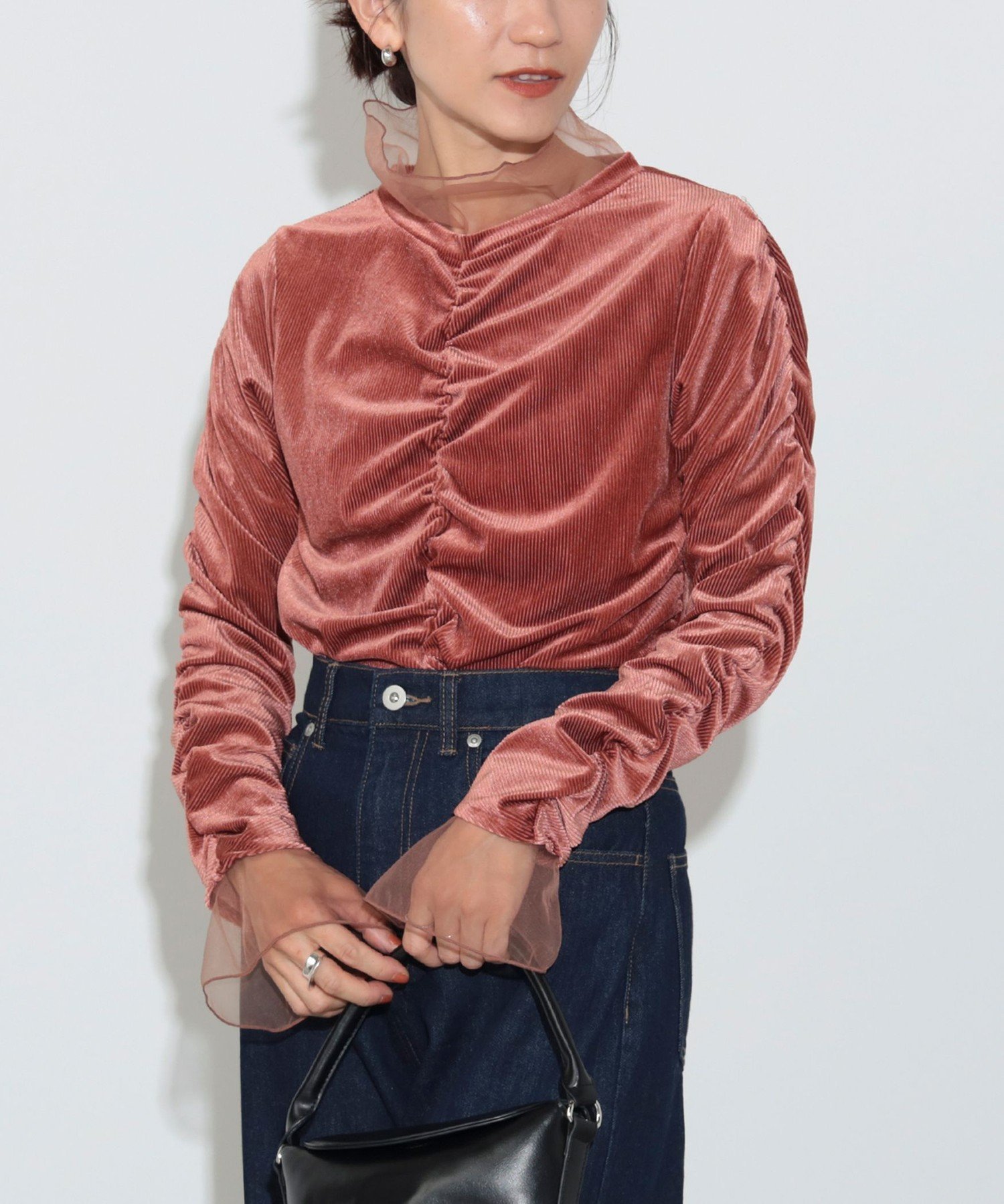 【ビームス ウイメン/BEAMS】のベロア シャーリング ロングスリーブ インテリア・キッズ・メンズ・レディースファッション・服の通販 founy(ファニー) 　ファッション　Fashion　レディースファッション　Fashion for Women　トップス・カットソー　Cut & Sew Tops　ベロアトップス　Velour Tops / Velvet-Look Items　おすすめ　Recommended / Our Picks　なめらか　Smooth, Silky Texture　インナー　Innerwear　カットソー　Cut and Sewn Top　シャーリング　Shirring, Ruched　ジャケット　Jacket, Outerwear　スリーブ　Sleeve, Long Sleeve / Short Sleeve　トレンド　Trend, Trending Now　フィット　Fit, Slim Fit　ベロア　Velour, Soft Velvet　ロング　Long, Long-Length　TERRACOTTA|ID: prp329100004824787 ipo3291000000035091524