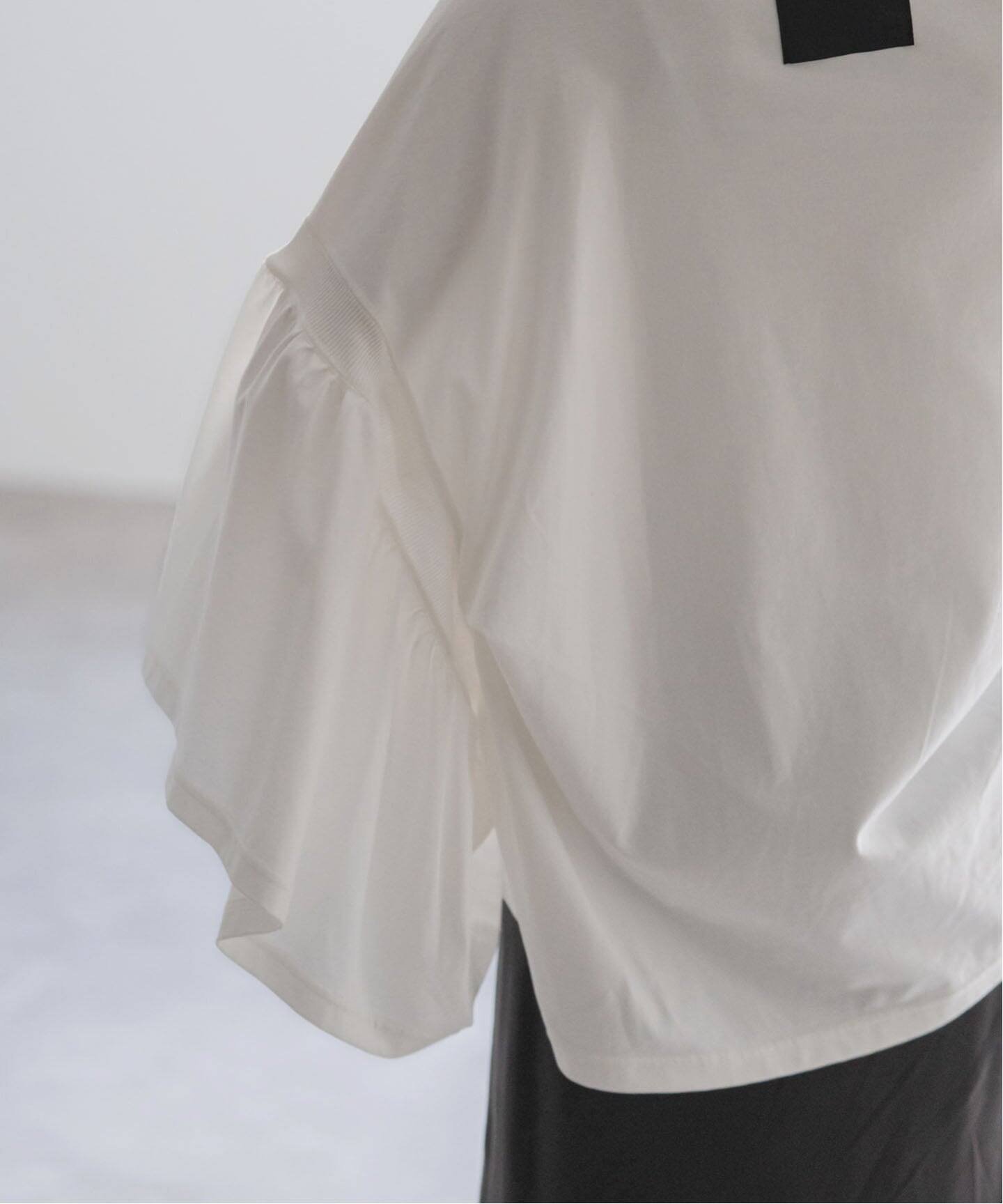 【ノーブル / スピック&スパン/NOBLE / Spick & Span】の《追加》COG THE BIGSMOKE/コグザビッグスモーク LAURA GATHERED SLV TOP インテリア・キッズ・メンズ・レディースファッション・服の通販 founy(ファニー) 　ファッション　Fashion　レディースファッション　Fashion for Women　ワンピース　Dresses　カットソー　Cut and Sewn Top　ギャザー　Gathered, Ruffled　スクエア　Square, Square Shape　パターン　Pattern, Design Print　フェミニン　Feminine, Girly　再入荷　Restock / Back in Stock　おすすめ　Recommended / Our Picks　エレガント 上品　Elegant　ホワイト|ID: prp329100004824813 ipo3291000000035091878