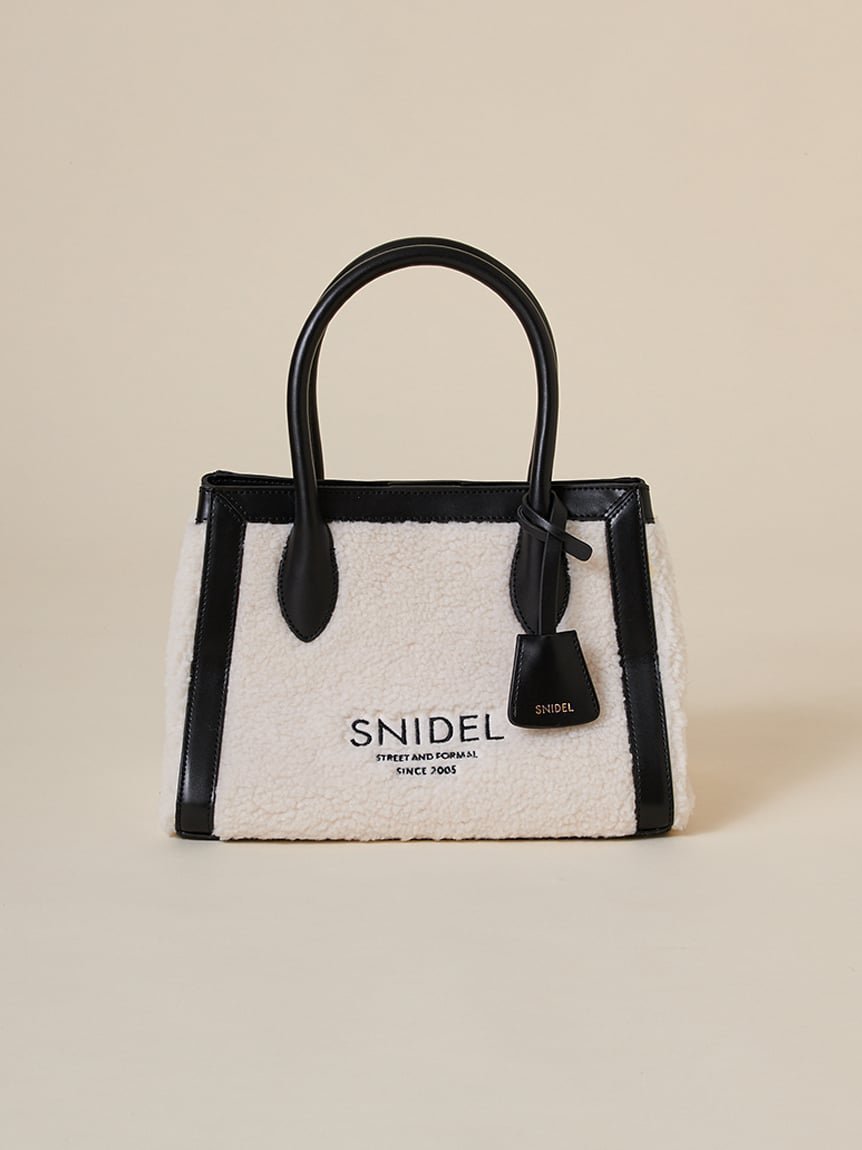 【スナイデル/SNIDEL】のボアトート インテリア・キッズ・メンズ・レディースファッション・服の通販 founy(ファニー) 　ファッション　Fashion　レディースファッション　Fashion for Women　バッグ　Bags　おすすめ　Recommended / Our Picks　キャンバス　Canvas, Canvas Fabric　スマート　Smart, Elegant　チャーム　Charm, Pendant　パイピング　Piping, Trim Design　フェイクレザー　Faux Leather, PU Leather　フロント　Front, Front Design　ポケット　Pocket, Pocket Detail　ポーチ　Pouch, Small Case　マグネット　Magnet, Magnetic Closure　モコモコ　Fuzzy, Fluffy　モチーフ　Motif, Design Theme　人気　Popular, Best Seller　定番　Standard, Basic Item　A/W・秋冬　Autumn/Winter　財布　Wallet, Purse　BLK[009]|ID: prp329100004824889 ipo3291000000035092905