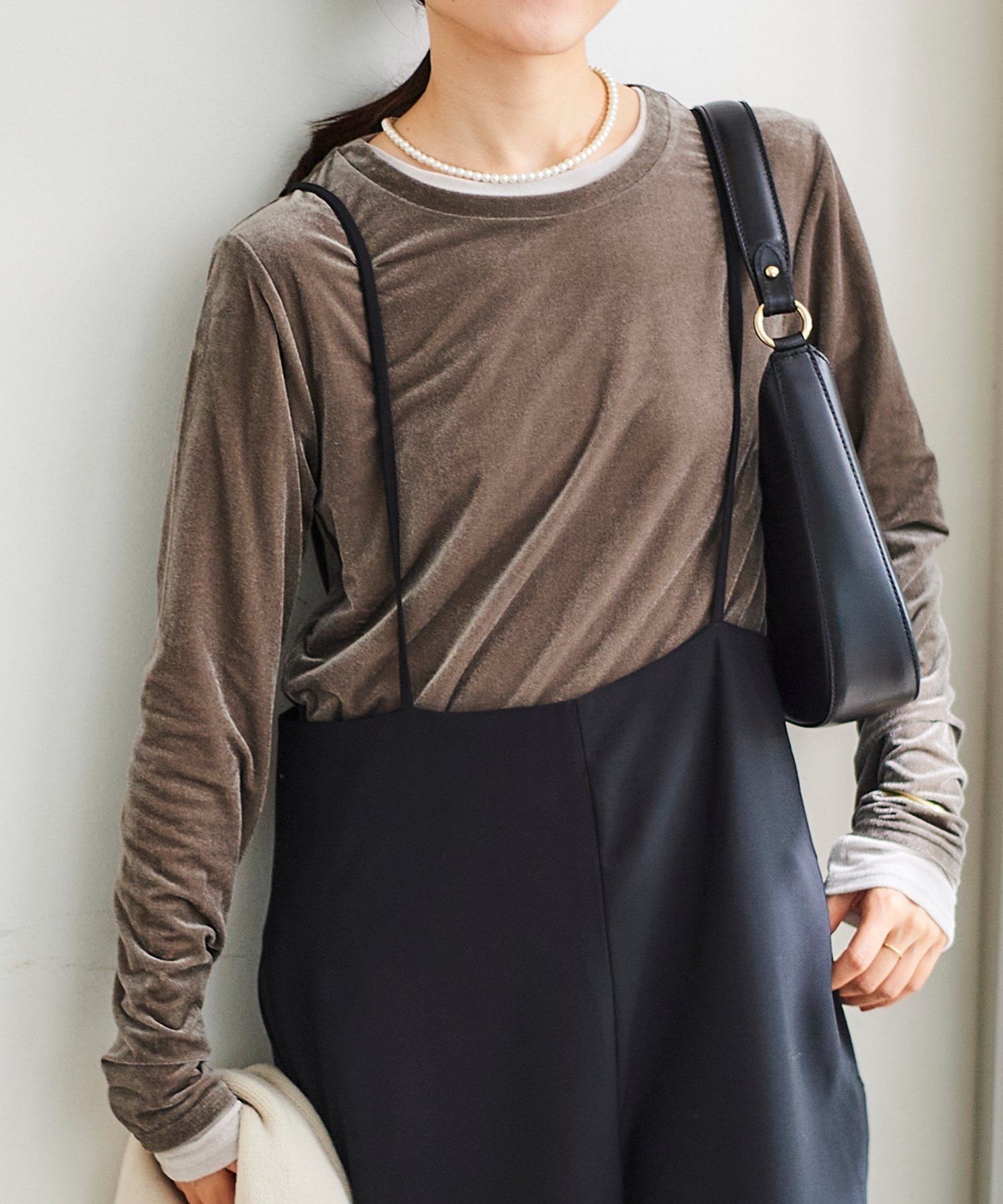 【ルクールブラン/le.coeur blanc】の《手洗い可能》ベロアロングスリーブTシャツ インテリア・キッズ・メンズ・レディースファッション・服の通販 founy(ファニー) 　ファッション　Fashion　レディースファッション　Fashion for Women　トップス・カットソー　Cut & Sew Tops　シャツ・ブラウス・オフィスカジュアル　Elegant Blouses & Button-Ups　ロングTシャツ・Tシャツ　Longline T-Shirts & Tees　ベロアトップス　Velour Tops / Velvet-Look Items　インナー　Innerwear　ウェーブ　Wavy Pattern　秋　Autumn　カットソー　Cut and Sewn Top　コンパクト　Compact, Small Size　今季　This Season, Current Season　ジャケット　Jacket, Outerwear　ストレッチ　Stretch, Stretchy Fabric　ストレート　Straight, Straight Cut　トレンド　Trend, Trending Now　フィット　Fit, Slim Fit　ブルゾン　Blouson, Bomber Jacket　ベスト　Vest, Waistcoat　ベロア　Velour, Soft Velvet　A/W・秋冬　Autumn/Winter　おすすめ　Recommended / Our Picks　エレガント 上品　Elegant　モカ|ID: prp329100004824929 ipo3291000000035094084