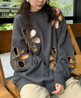 【チャオパニックティピー/CIAOPANIC TYPY】の【HELLO.SANFRANCISCO】フラワーカットアウトオーバースウェット 人気、トレンドファッション・服の通販 founy(ファニー) ファッション Fashion レディースファッション Fashion for Women トップス・カットソー Cut & Sew Tops レディースパーカー・カジュアルフーディー Casual Hoodies & Sweatshirts スウェット・クルーネックトップス Sweatshirts & Crewnecks / Relaxed Fit Sweat Tops インナー Innerwear ショート Short, Short Length スウェット / スエット Sweatshirt, Sweatwear デニム Denim, Jeans Material トレンド Trend, Trending Now 定番 Standard, Basic Item フラワー Flower, Floral ルーズ Loose, Oversized おすすめ Recommended / Our Picks |ID:prp329100004824930