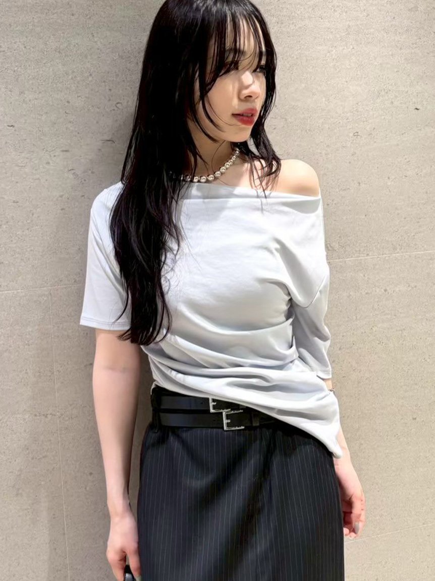 【リリーブラウン/Lily Brown】のドレープオフショルカットソー インテリア・キッズ・メンズ・レディースファッション・服の通販 founy(ファニー) 　ファッション　Fashion　レディースファッション　Fashion for Women　トップス・カットソー　Cut & Sew Tops　カットソー・ベーシックTシャツ　Cut-and-Sewn Tops / Stretch Tees & Basics　おすすめ　Recommended / Our Picks　なめらか　Smooth, Silky Texture　カットソー　Cut and Sewn Top　シンプル　Simple, Minimal　スマート　Smart, Elegant　スラックス　Slacks, Dress Pants　デニム　Denim, Jeans Material　ドレープ　Drape, Draping Fabric　BLU[086]|ID: prp329100004825006 ipo3291000000035095011