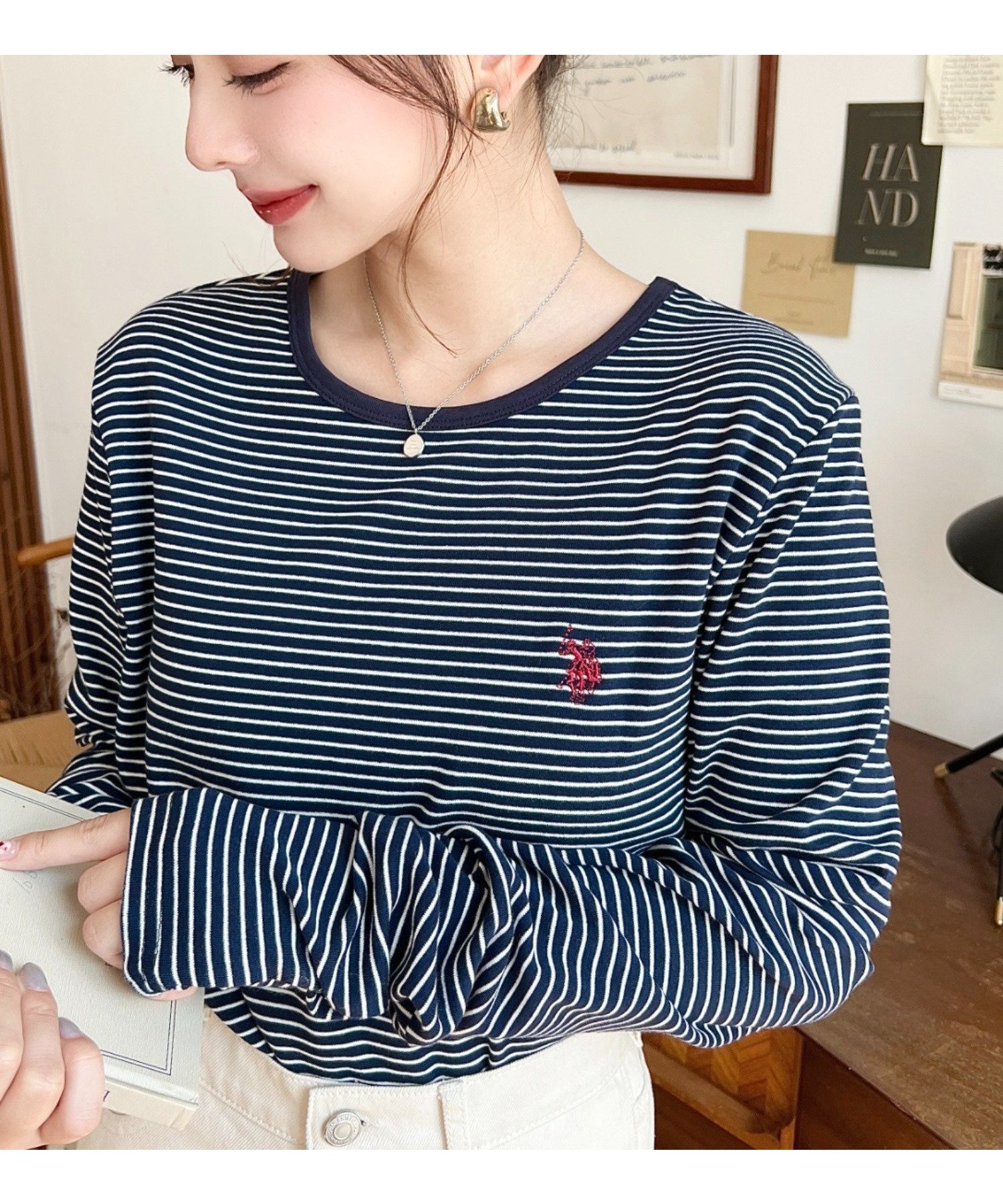 【モーメントプラス/moment+ / MEN】のU.S.POLO ASSN ワンポイント刺繍ロンT袖くしゅくしゅボーダーロンT インテリア・キッズ・メンズ・レディースファッション・服の通販 founy(ファニー) 　ファッション　Fashion　メンズファッション　Fashion for Men　インナー　Innerwear　カーディガン　Cardigan, Knitwear　軽量　Lightweight, Ultra Light　シンプル　Simple, Minimal　ジャケット　Jacket, Outerwear　デニム　Denim, Jeans Material　トレンド　Trend, Trending Now　ベーシック　Basic, Essential　ボトム　Bottoms, Lower Wear　ボーダー　Border, Stripe　別注　Limited Edition, Custom Order　ロング　Long, Long-Length　ワイド　Wide, Wide Fit　ワンポイント　One Point, Statement Accent　再入荷　Restock / Back in Stock　プチプライス・低価格　Affordable / Budget Price　ネイビー|ID: prp329100004825018 ipo3291000000035095092