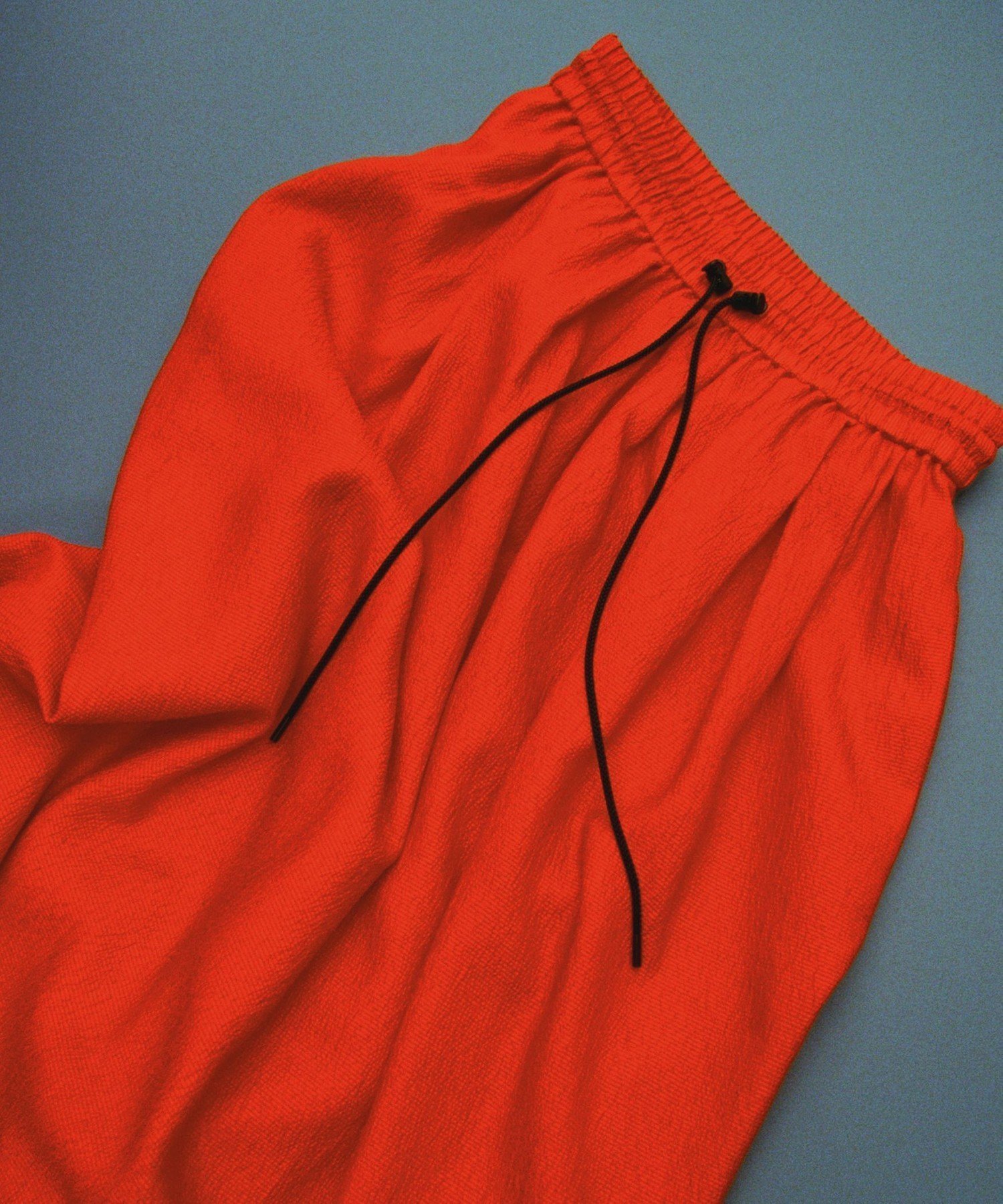 【トゥモローランド/TOMORROWLAND】の【WEB限定】クレープサテン ギャザーロングスカート インテリア・キッズ・メンズ・レディースファッション・服の通販 founy(ファニー) 　ファッション　Fashion　レディースファッション　Fashion for Women　スカート　Skirts　ロングスカート　Long Skirts / Maxi & Midi Skirts　ギャザー　Gathered, Ruffled　サテン　Satin, Glossy Fabric　シンプル　Simple, Minimal　ドレープ　Drape, Draping Fabric　ドローストリング　Drawstring, Pull Cord　フィット　Fit, Slim Fit　吸水　Absorbent, Quick-Dry　35 レッド|ID: prp329100004825214 ipo3291000000035096796