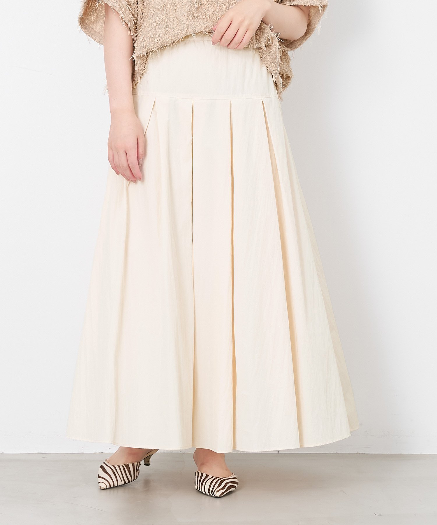 【マイカ ディール/MICA & DEAL】のタックボリュームスカート インテリア・キッズ・メンズ・レディースファッション・服の通販 founy(ファニー) 　ファッション　Fashion　レディースファッション　Fashion for Women　スカート　Skirts　ギャザー　Gathered, Ruffled　タフタ　Taffeta, Structured Fabric　ヨーク　Yoke, Yoke Design　おすすめ　Recommended / Our Picks　IVORY|ID: prp329100004825225 ipo3291000000035096908