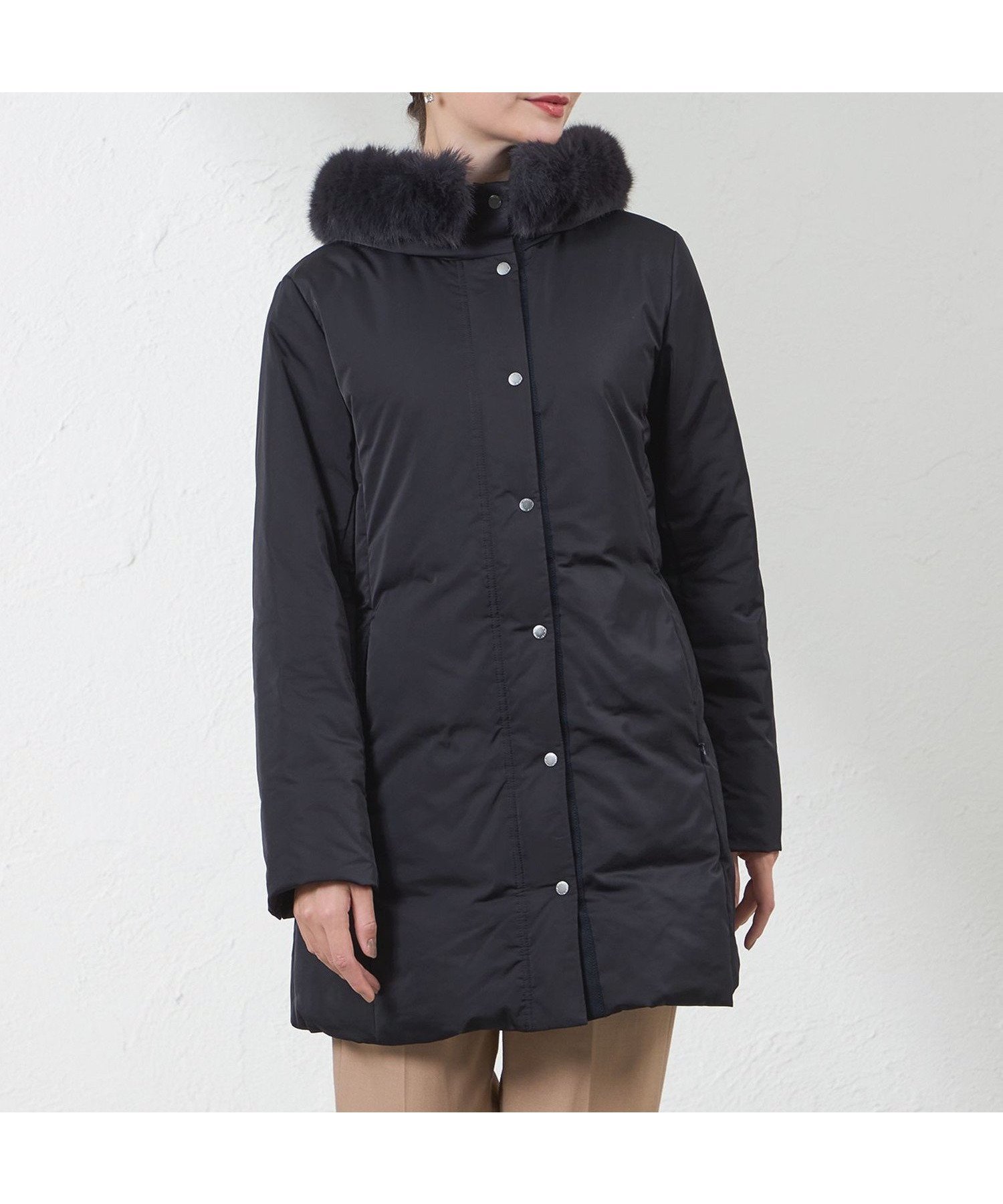 【アマカ/AMACA】のサテンダウン インテリア・キッズ・メンズ・レディースファッション・服の通販 founy(ファニー) 　ファッション　Fashion　レディースファッション　Fashion for Women　キルト　Quilt, Quilted Fabric　サテン　Satin, Glossy Fabric　ストレッチ　Stretch, Stretchy Fabric　ダウン　Down, Puffer　フォックス　Fox, Fox Fur　フォルム　Silhouette, Form　エレガント 上品　Elegant　ブラックネイビー|ID: prp329100004825231 ipo3291000000035096933