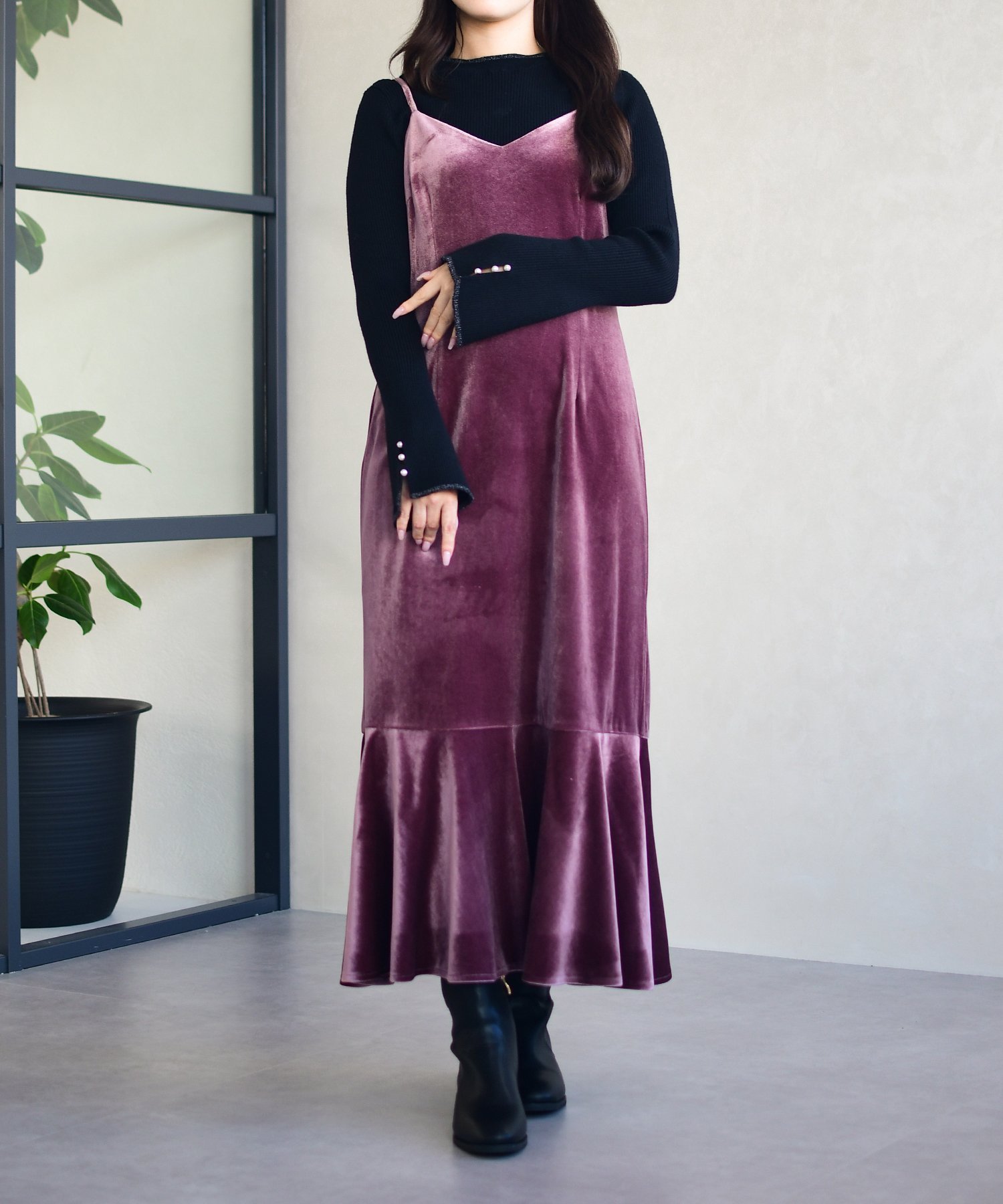 【ミッシュマッシュ/MISCH MASCH】のMM547425 Vネックベロアキャミワンピース 人気、トレンドファッション・服の通販 founy(ファニー) ファッション Fashion レディースファッション Fashion for Women ワンピース Dresses キャミソールワンピース Camisole Dresses インナー Innerwear ロング Long, Long-Length エレガント 上品 Elegant other-1|ID: prp329100004825294 ipo3291000000035097645