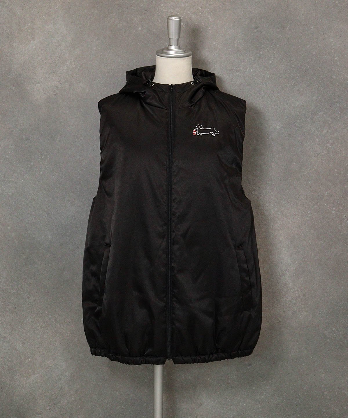 【スタジオピッコーネ/STUDIO PICONE】の【スタジオピッコーネ公式】フード付き撥水中綿ベスト インテリア・キッズ・メンズ・レディースファッション・服の通販 founy(ファニー) 　ファッション　Fashion　レディースファッション　Fashion for Women　アウター　Coat / Outerwear Collection　トップス・カットソー　Cut & Sew Tops　ベスト&ジレ / 重ね着スタイル　Vests & Gilets　シルク　Silk, 100% Silk　シルバー　Silver, Metallic Silver　フロント　Front, Front Design　ベスト　Vest, Waistcoat　ポケット　Pocket, Pocket Detail　エレガント 上品　Elegant　ブラック|ID: prp329100004825322 ipo3291000000035098026