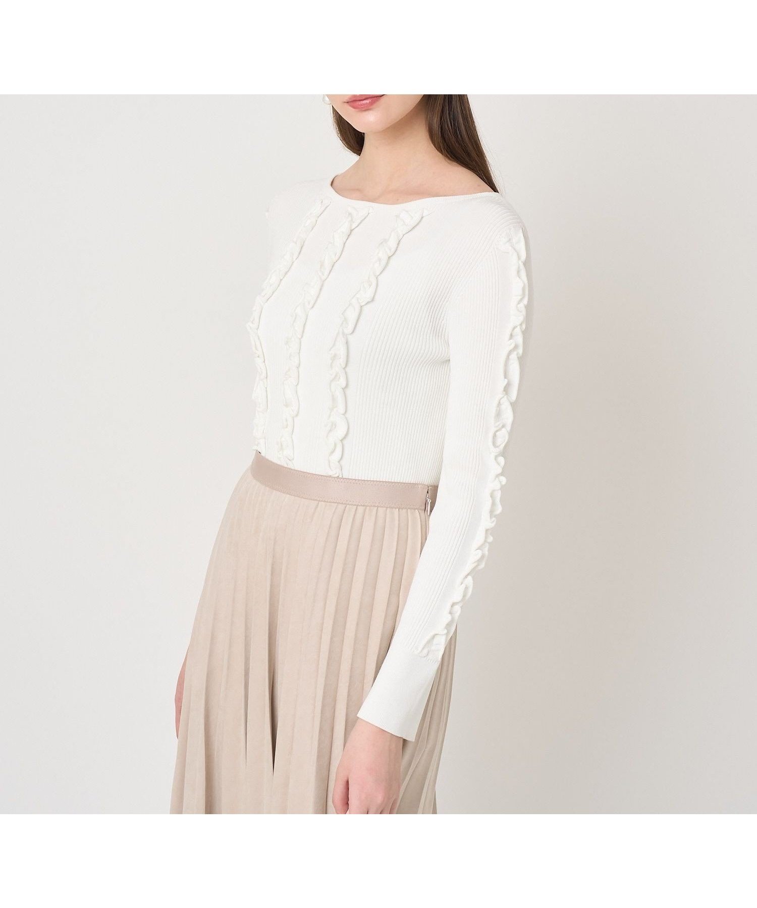 【アナイ/ANAYI】のウェービーフリルリブ プルオーバー インテリア・キッズ・メンズ・レディースファッション・服の通販 founy(ファニー) 　ファッション　Fashion　レディースファッション　Fashion for Women　トップス・カットソー　Cut & Sew Tops　カジュアルプルオーバー・ニットトップス　Pullovers & Knit Tops / Casual Pullovers　スマート　Smart, Elegant　フリル　Frill, Ruffle　ホールガーメント　WholeGarment, Seamless Knit　A/W・秋冬　Autumn/Winter　再入荷　Restock / Back in Stock　off white|ID: prp329100004825323 ipo3291000000035098062