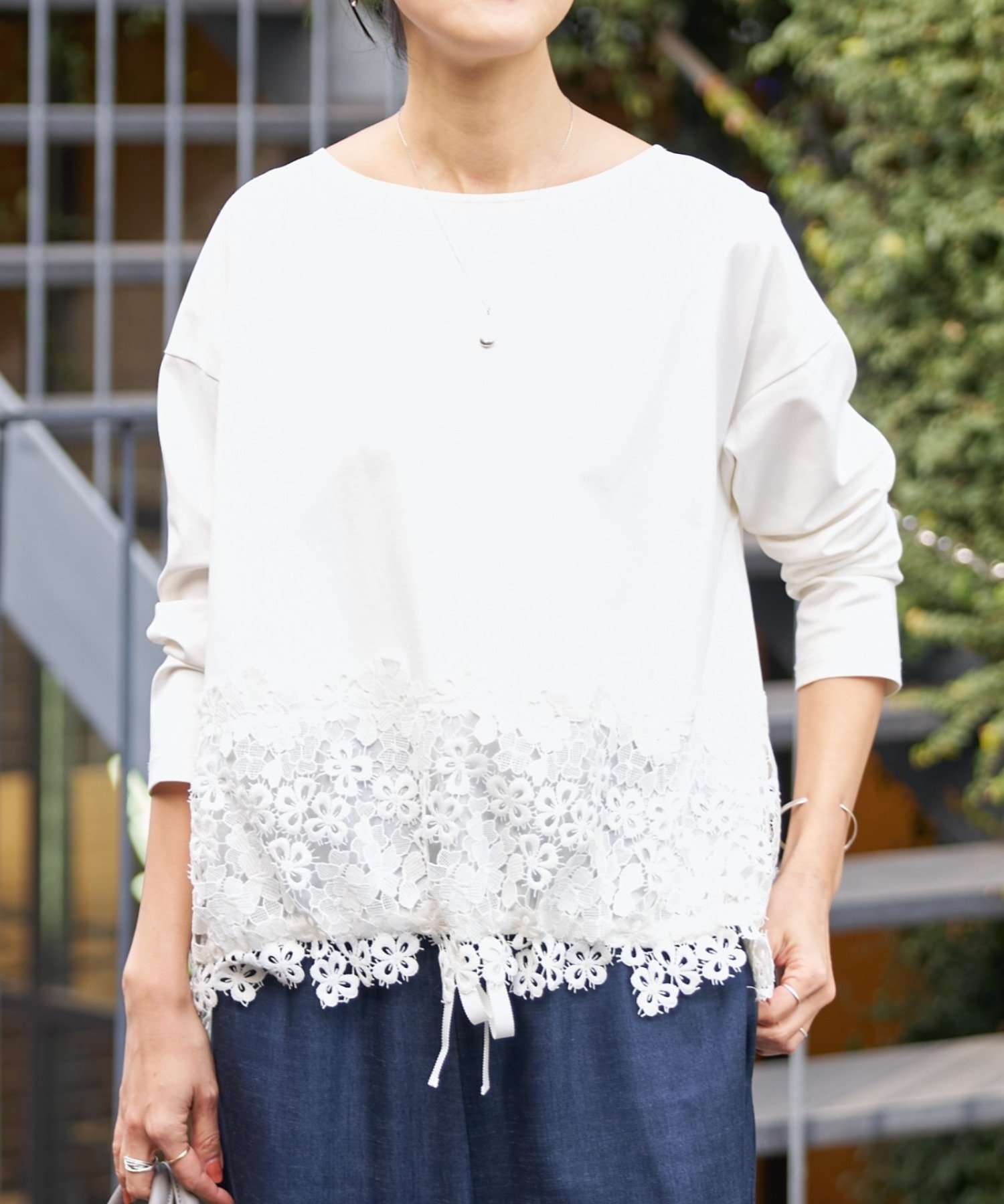 【ビアズリー/BEARDSLEY】の裾レースカットソー 人気、トレンドファッション・服の通販 founy(ファニー) 　ファッション　Fashion　レディースファッション　Fashion for Women　トップス・カットソー　Cut & Sew Tops　カットソー・ベーシックTシャツ　Cut-and-Sewn Tops / Stretch Tees & Basics　エレガント 上品　Elegant　カットソー　Cut and Sewn Top　シンプル　Simple, Minimal　フェミニン　Feminine, Girly　ポケット　Pocket, Pocket Detail　リボン　Ribbon, Bow　レース　Lace, Lace Fabric　再入荷　Restock / Back in Stock　 other-1|ID: prp329100004825324 ipo3291000000035098078