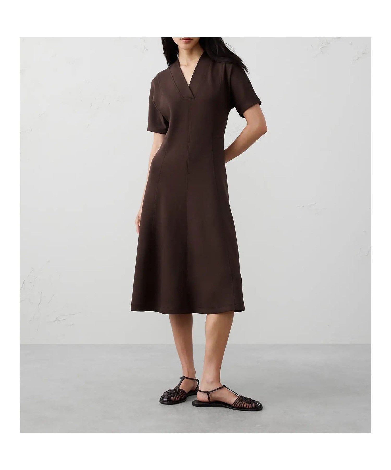 【バナナリパブリック ファクトリーストア/BANANA REPUBLIC FACTORY STORE】のBANANA REPUBLIC FACTORY STORE スキューバ Vネック ミディワンピース 人気、トレンドファッション・服の通販 founy(ファニー) 　ファッション　Fashion　レディースファッション　Fashion for Women　ワンピース　Dresses　スカーフ　Scarf, Neckwear　ネックレス　Necklace, Pendant Necklace　フェミニン　Feminine, Girly　 other-1|ID: prp329100004825339 ipo3291000000035098269