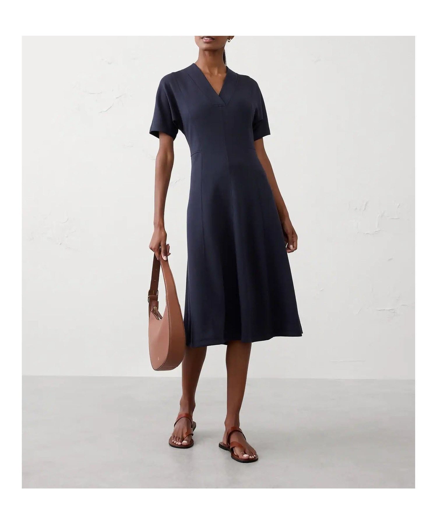 【バナナリパブリック ファクトリーストア/BANANA REPUBLIC FACTORY STORE】のBANANA REPUBLIC FACTORY STORE スキューバ Vネック ミディワンピース インテリア・キッズ・メンズ・レディースファッション・服の通販 founy(ファニー) 　ファッション　Fashion　レディースファッション　Fashion for Women　ワンピース　Dresses　スカーフ　Scarf, Neckwear　ネックレス　Necklace, Pendant Necklace　フェミニン　Feminine, Girly　PREPPY_NAVY|ID: prp329100004825339 ipo3291000000035098271