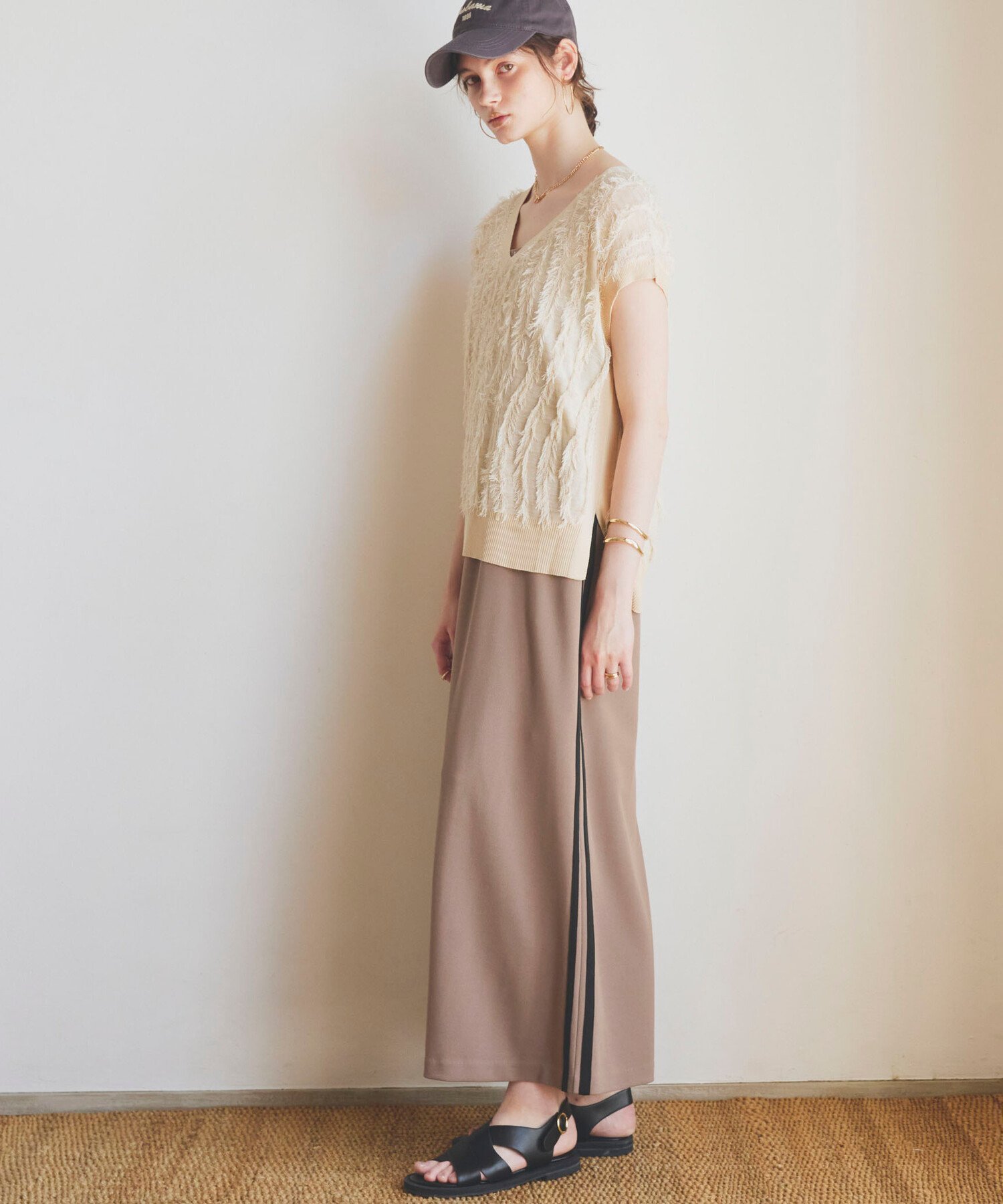 【ドゥ アルシーヴ/Doux archives】のサイドラインキャミワンピース 人気、トレンドファッション・服の通販 founy(ファニー) ファッション Fashion レディースファッション Fashion for Women ワンピース Dresses キャミソールワンピース Camisole Dresses インナー Innerwear ストレート Straight, Straight Cut スポーティ Sporty, Casual Athletic スリット Slit, Slit Detail トレンド Trend, Trending Now ラップ Wrap, Wrap Design ロング Long, Long-Length エレガント 上品 Elegant other-1|ID: prp329100004825342 ipo3291000000035098332