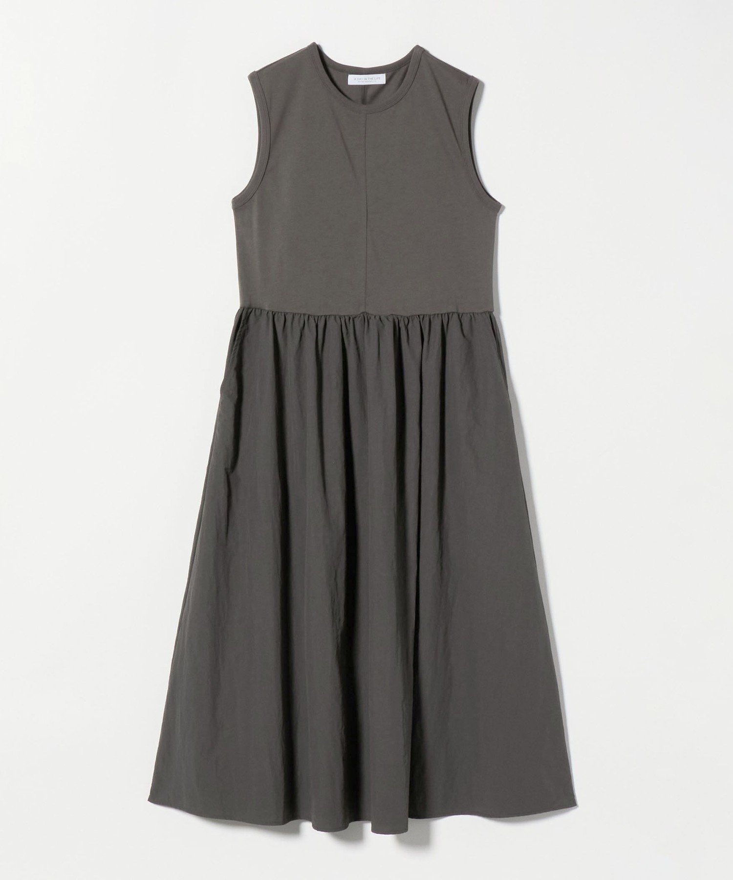 【ユナイテッドアローズ/UNITED ARROWS】のカット*ナイロン ギャザーワンピース -ウォッシャブル- A DAY IN THE LIFE 人気、トレンドファッション・服の通販 founy(ファニー) 　ファッション　Fashion　レディースファッション　Fashion for Women　ワンピース　Dresses　ウォッシャブル　Machine Washable　エレガント 上品　Elegant　カットソー　Cut and Sewn Top　カーディガン　Cardigan, Knitwear　ギャザー　Gathered, Ruffled　コンビ　Combo, Combination Style　シューズ　Shoes, Footwear　シンプル　Simple, Minimal　スニーカー　Sneakers, Trainers　スポーティ　Sporty, Casual Athletic　ドッキング　Docking, Mixed Material　ネックレス　Necklace, Pendant Necklace　バレエ　Ballet, Ballet Style　アウトレット　Outlet / Clearance　おすすめ　Recommended / Our Picks　 other-1|ID: prp329100004825382 ipo3291000000035098818