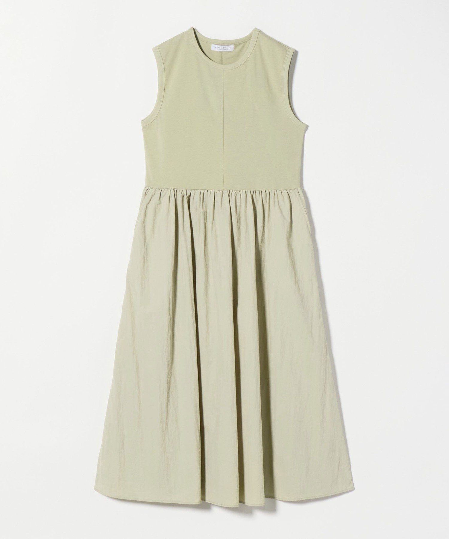 【ユナイテッドアローズ/UNITED ARROWS】のカット*ナイロン ギャザーワンピース -ウォッシャブル- A DAY IN THE LIFE インテリア・キッズ・メンズ・レディースファッション・服の通販 founy(ファニー) 　ファッション　Fashion　レディースファッション　Fashion for Women　ワンピース　Dresses　ウォッシャブル　Machine Washable　エレガント 上品　Elegant　カットソー　Cut and Sewn Top　カーディガン　Cardigan, Knitwear　ギャザー　Gathered, Ruffled　コンビ　Combo, Combination Style　シューズ　Shoes, Footwear　シンプル　Simple, Minimal　スニーカー　Sneakers, Trainers　スポーティ　Sporty, Casual Athletic　ドッキング　Docking, Mixed Material　ネックレス　Necklace, Pendant Necklace　バレエ　Ballet, Ballet Style　アウトレット　Outlet / Clearance　おすすめ　Recommended / Our Picks　BEIGE|ID: prp329100004825382 ipo3291000000035098822