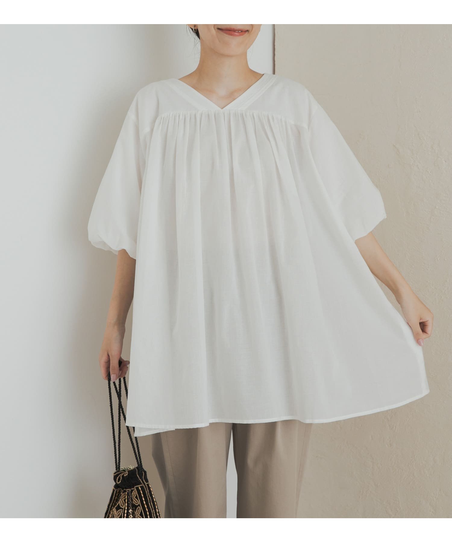 【アーバンリサーチ ドアーズ/URBAN RESEARCH DOORS】のコットンボイルVネックチュニック 人気、トレンドファッション・服の通販 founy(ファニー) 　ファッション　Fashion　レディースファッション　Fashion for Women　トップス・カットソー　Cut & Sew Tops　Vネックトップス　V-Neck Tops / V-Cut Neckline Shirts　2025年　2025　2025春夏・S/S　Spring/Summer 2025 SS25　ギャザー　Gathered, Ruffled　チュニック　Tunic, Long Top　フレア　Flare, Flared　プレミアム　Premium, High-End　夏　Summer　S/S・春夏　SS, Spring/Summer, Warm Season　 other-1|ID: prp329100004825434 ipo3291000000035099280