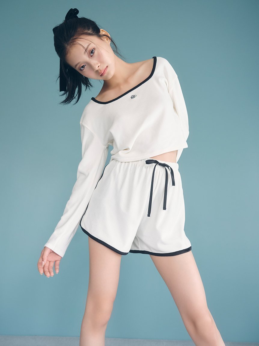 【スナイデル ホーム/SNIDEL HOME】のシルキーフリースセットアップ 人気、トレンドファッション・服の通販 founy(ファニー) ファッション Fashion レディースファッション Fashion for Women セットアップ Matching Sets コンパクト Compact, Small Size ショート Short, Short Length スクエア Square, Square Shape スマート Smart, Elegant セットアップ Set-Up, Coordinated Outfit 定番 Standard, Basic Item なめらか Smooth, Silky Texture 人気 Popular, Best Seller ランニング Running, Running Wear, Activewear, Jogging おすすめ Recommended / Our Picks エレガント 上品 Elegant ギフト プレゼント Gift / Present other-1|ID: prp329100004825442 ipo3291000000035099388