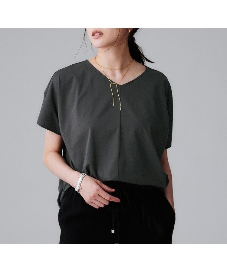 【アンタイトル/UNTITLED】の【接触冷感/洗える】Vネックコットンプルオーバー インテリア・キッズ・メンズ・レディースファッション・服の通販 founy(ファニー) 　ファッション　Fashion　レディースファッション　Fashion for Women　トップス・カットソー　Cut & Sew Tops　カジュアルプルオーバー・ニットトップス　Pullovers & Knit Tops / Casual Pullovers　Vネックトップス　V-Neck Tops / V-Cut Neckline Shirts　洗える　Machine Washable　コンパクト　Compact, Small Size　シンプル　Simple, Minimal　スマート　Smart, Elegant　フィット　Fit, Slim Fit　おすすめ　Recommended / Our Picks　チャコールグレー|ID: prp329100004825484 ipo3291000000035099868
