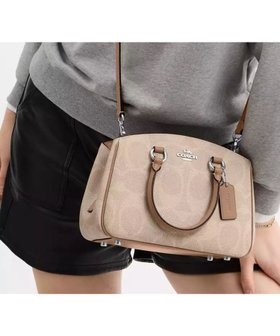 【コーチ/COACH】の【公式】サバンナ キャリーオール バッグ・シグネチャー キャンバス 人気、トレンドファッション・服の通販 founy(ファニー) ファッション Fashion レディースファッション Fashion for Women キャンバス Canvas, Canvas Fabric シューズ Shoes, Footwear ポケット Pocket, Pocket Detail マグネット Magnet, Magnetic Closure ラップ Wrap, Wrap Design 財布 Wallet, Purse |ID:prp329100004825490