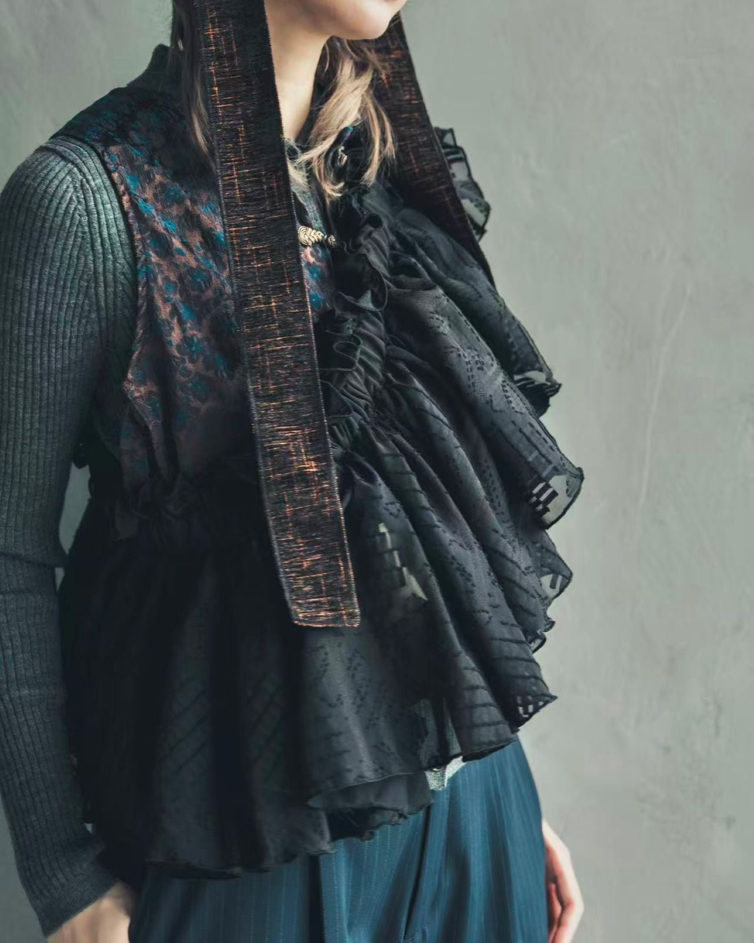 【オリエントミリナリー/ORIENT MILLINERY】のDORA CIEL/シフォンフリルバッグ インテリア・キッズ・メンズ・レディースファッション・服の通販 founy(ファニー) 　ファッション　Fashion　レディースファッション　Fashion for Women　バッグ　Bags　アクセサリー　Fashion Accessories　コルセット　Corset, Bustier　シフォン　Chiffon, Lightweight Fabric　ジャカード／ジャガード　Jacquard, Woven Pattern　財布　Wallet, Purse　デニム　Denim, Jeans Material　ビスチェ　Bustier, Corset Top　フリル　Frill, Ruffle　ペプラム　Peplum, Flared Hem　ポーチ　Pouch, Small Case　ラップ　Wrap, Wrap Design　A/W・秋冬　Autumn/Winter　旅行　Travel　エレガント 上品　Elegant　ブラック|ID: prp329100004825536 ipo3291000000035100496