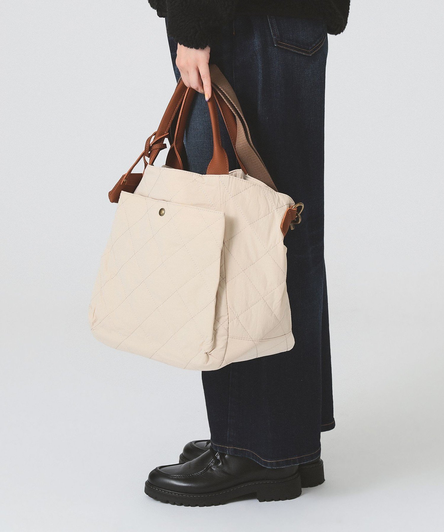 【ビームス ウイメン/BEAMS】の【別注】toleur / ナイロン キルト バッグ インテリア・キッズ・メンズ・レディースファッション・服の通販 founy(ファニー) 　ファッション　Fashion　レディースファッション　Fashion for Women　バッグ　Bags　キルト　Quilt, Quilted Fabric　シンプル　Simple, Minimal　デニム　Denim, Jeans Material　フィット　Fit, Slim Fit　フロント　Front, Front Design　ポケット　Pocket, Pocket Detail　傘　Umbrella, Parasol　別注　Limited Edition, Custom Order　ビジネス 仕事 通勤　Business / Work / Commuting　WHITE BEIGE|ID: prp329100004825541 ipo3291000000035100527