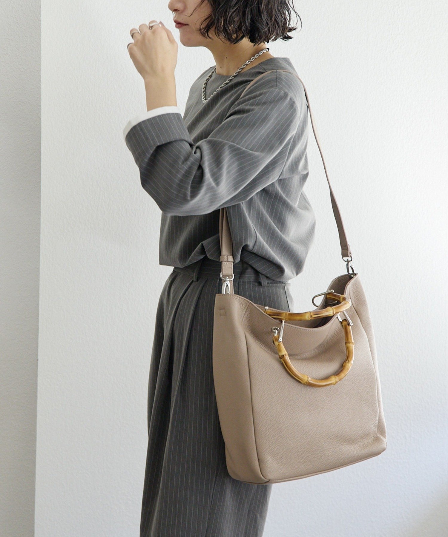 【イア パピヨネ/ear PAPILLONNER】の《本革/A4サイズ対応》バンブートートバッグL インテリア・キッズ・メンズ・レディースファッション・服の通販 founy(ファニー) 　ファッション　Fashion　レディースファッション　Fashion for Women　バッグ　Bags　おすすめ　Recommended / Our Picks　ショルダー　Shoulder, Shoulder Strap　セレモニー　Ceremony　ポケット　Pocket, Pocket Detail　ポーチ　Pouch, Small Case　マグネット　Magnet, Magnetic Closure　エレガント 上品　Elegant　入学式　Entrance Ceremony　定番　Standard, Basic Item　財布　Wallet, Purse　ビジネス 仕事 通勤　Business / Work / Commuting　トープ|ID: prp329100004825559 ipo3291000000035100652