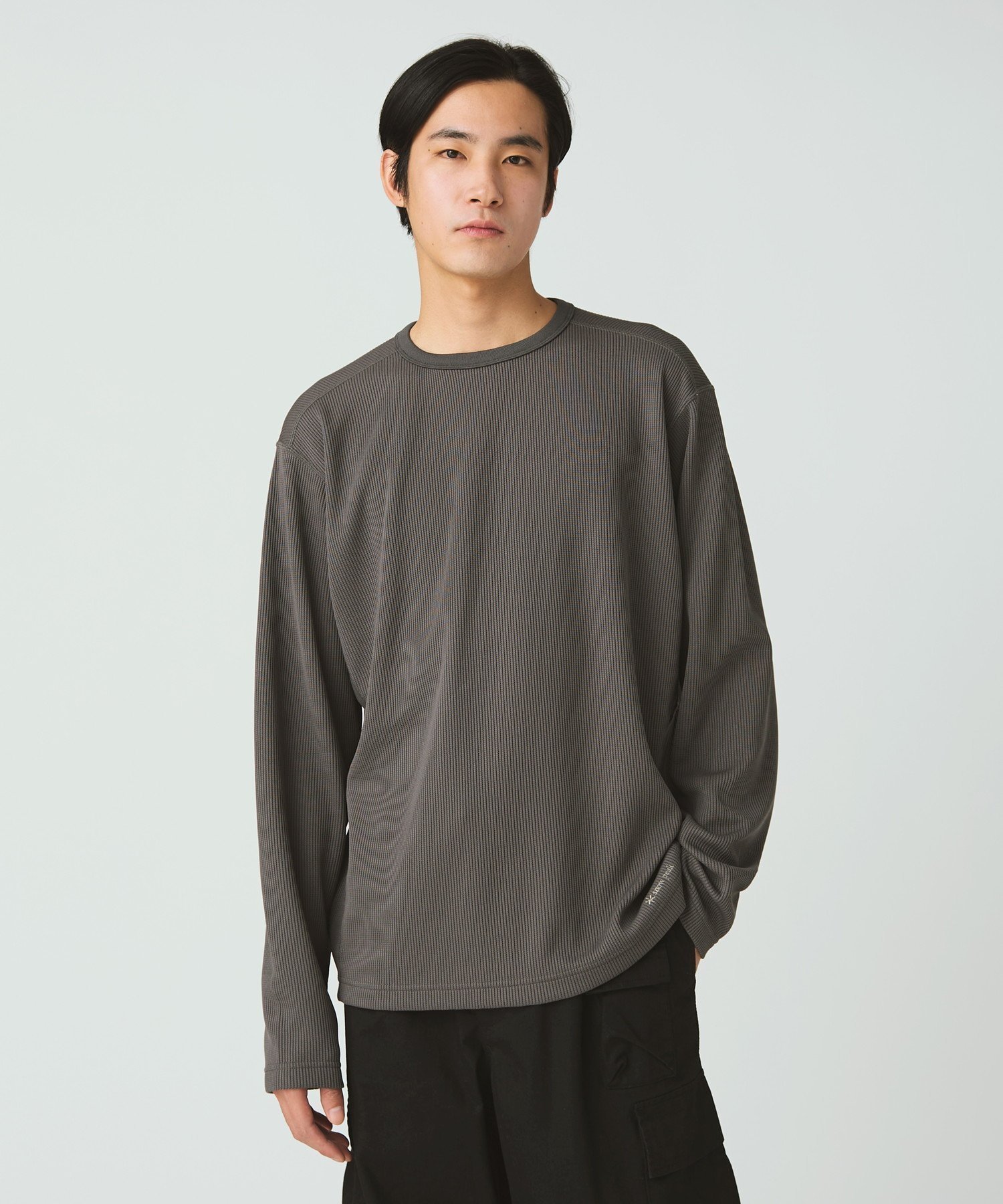 【スノーピーク/SNOW PEAK】のDry Thermal L/S T-Shirt インテリア・キッズ・メンズ・レディースファッション・服の通販 founy(ファニー) 　ファッション　Fashion　レディースファッション　Fashion for Women　トップス・カットソー　Cut & Sew Tops　シャツ・ブラウス・オフィスカジュアル　Elegant Blouses & Button-Ups　ロングTシャツ・Tシャツ　Longline T-Shirts & Tees　吸水　Absorbent, Quick-Dry　サーマル　Thermal, Waffle Knit　シンプル　Simple, Minimal　スマート　Smart, Elegant　スリーブ　Sleeve, Long Sleeve / Short Sleeve　長袖　Long Sleeve, Full Sleeve　フィット　Fit, Slim Fit　フラット　Flat, Flat Shoes　ベーシック　Basic, Essential　ボトム　Bottoms, Lower Wear　ロング　Long, Long-Length　ワッフル　Waffle, Waffle Knit　A/W・秋冬　Autumn/Winter　冬　Winter / This Winter　おすすめ　Recommended / Our Picks　エレガント 上品　Elegant　2025年　2025　2025-2026秋冬・A/W　Autumn/Winter 2025–26 AW25–26　CHARCOAL|ID: prp329100004825601 ipo3291000000035101221