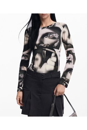 【デシグアル/Desigual】のSURREALISMO Tシャツロングスリーブ 人気、トレンドファッション・服の通販 founy(ファニー) ファッション Fashion レディースファッション Fashion for Women トップス・カットソー Cut & Sew Tops シャツ・ブラウス・オフィスカジュアル Elegant Blouses & Button-Ups ロングTシャツ・Tシャツ Longline T-Shirts & Tees シンプル Simple, Minimal スタイリッシュ Stylish, Fashionable スリム Slim, Slim Fit スリーブ Sleeve, Long Sleeve / Short Sleeve フィット Fit, Slim Fit プリント Print, Printed Pattern ロング Long, Long-Length 長袖 Long Sleeve, Full Sleeve |ID:prp329100004825716