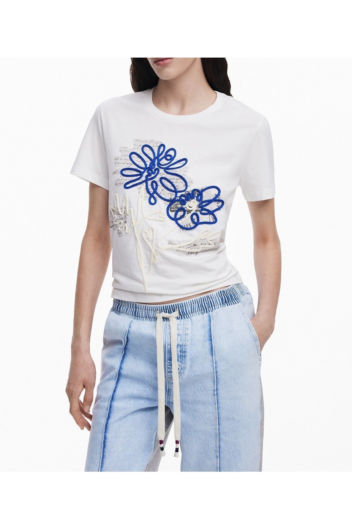 【デシグアル/Desigual】のフラワーコードTシャツ 人気、トレンドファッション・服の通販 founy(ファニー) ファッション Fashion レディースファッション Fashion for Women トップス・カットソー Cut & Sew Tops シャツ・ブラウス・オフィスカジュアル Elegant Blouses & Button-Ups ロングTシャツ・Tシャツ Longline T-Shirts & Tees カラフル Colorful Design シューズ Shoes, Footwear デニム Denim, Jeans Material パターン Pattern, Design Print パッチワーク Patchwork, Mixed Fabric フラワー Flower, Floral プリント Print, Printed Pattern メンズ Men's, Menswear 半袖 Short Sleeve, Half Sleeve other-1|ID: prp329100004825735 ipo3291000000035107631