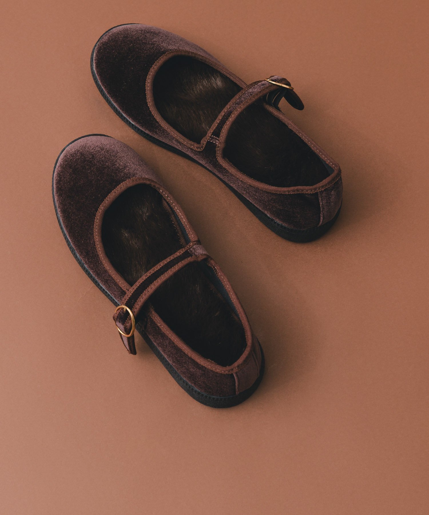 【ロデスコ/RODE SKO / URBAN RESEARCH】の撥水ベロア2WAYメリージェーン インテリア・キッズ・メンズ・レディースファッション・服の通販 founy(ファニー) 　ファッション　Fashion　レディースファッション　Fashion for Women　トップス・カットソー　Cut & Sew Tops　ベロアトップス　Velour Tops / Velvet-Look Items　クラシカル　Classical, Vintage-Inspired　ソックス　Socks, Hosiery　タイツ　Tights, Legwear　デニム　Denim, Jeans Material　フィット　Fit, Slim Fit　フェミニン　Feminine, Girly　ベロア　Velour, Soft Velvet　ロング　Long, Long-Length　A/W・秋冬　Autumn/Winter　冬　Winter / This Winter　エレガント 上品　Elegant　2025年　2025　2025-2026秋冬・A/W　Autumn/Winter 2025–26 AW25–26　ブラウン|ID: prp329100004825783 ipo3291000000035181970