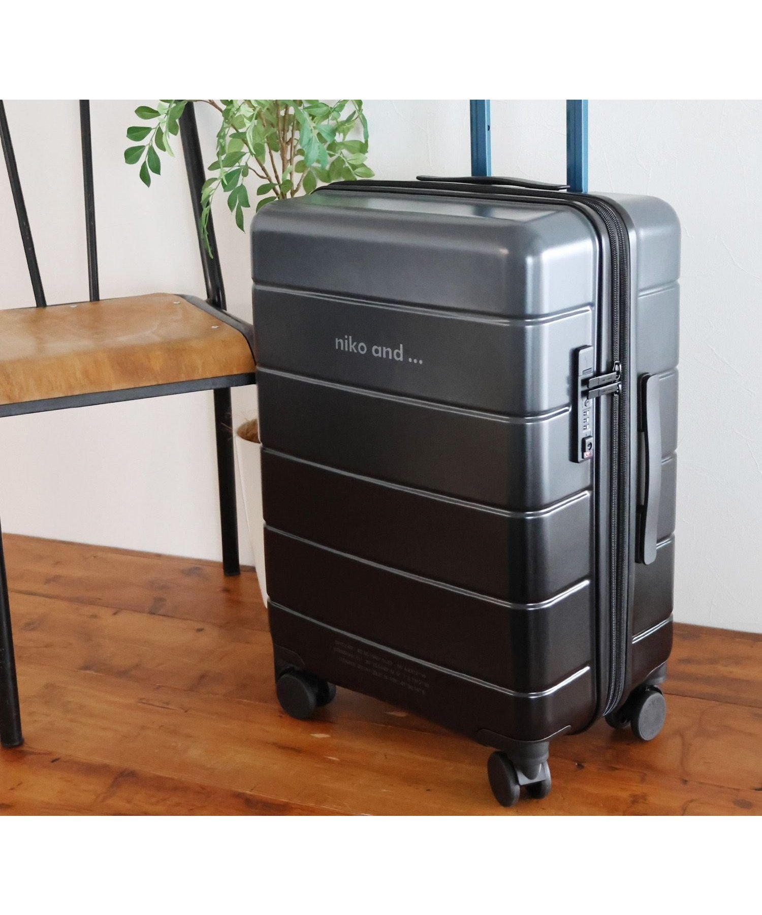 【ニコアンド/niko and】のオリジナルニコロゴキャリーケースM/容量55-62L インテリア・キッズ・メンズ・レディースファッション・服の通販 founy(ファニー) 　ファッション　Fashion　レディースファッション　Fashion for Women　おすすめ　Recommended / Our Picks　グラデーション　Gradient, Ombre　トラベル　Travel, Travel Gear　旅行　Travel　ブラック19|ID: prp329100004825839 ipo3291000000035176206