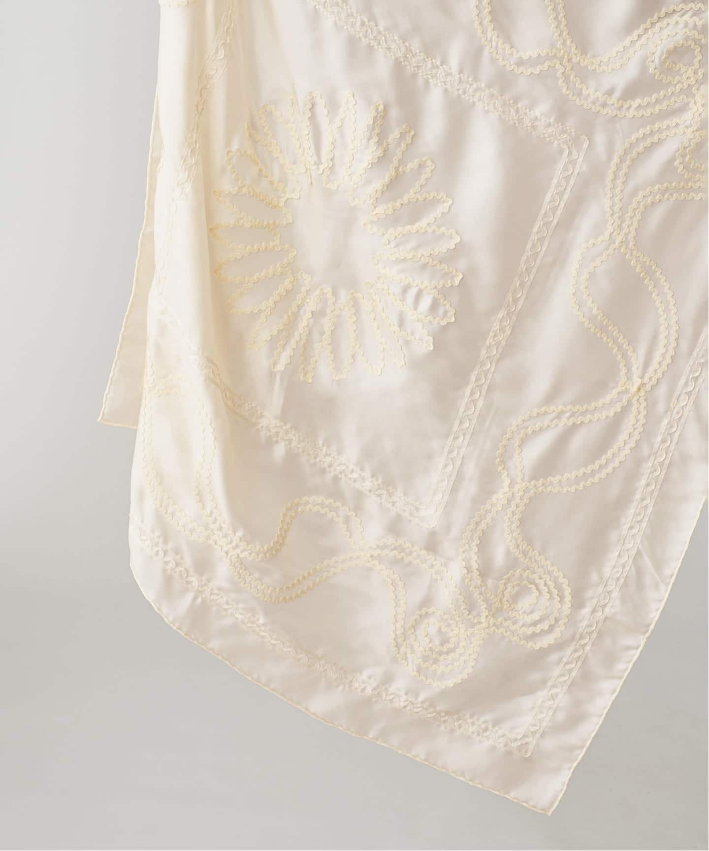 【ヴェルメイユ パー イエナ/VERMEIL par iena】のA SAUCE MELER アソースメレ テープエンブロイダリーペイズリースカーフ インテリア・キッズ・メンズ・レディースファッション・服の通販 founy(ファニー) ファッション Fashion レディースファッション Fashion for Women シルク Silk, 100% Silk シンプル Simple, Minimal スカーフ Scarf, Neckwear ストール Stole, Wrap スマート Smart, Elegant ペイズリー Paisley, Ethnic Pattern 無地 Plain, Solid Color 2025年 2025 2025-2026秋冬・A/W Autumn/Winter 2025–26 AW25–26 ナチュラル|ID: prp329100004825863 ipo3291000000035108983