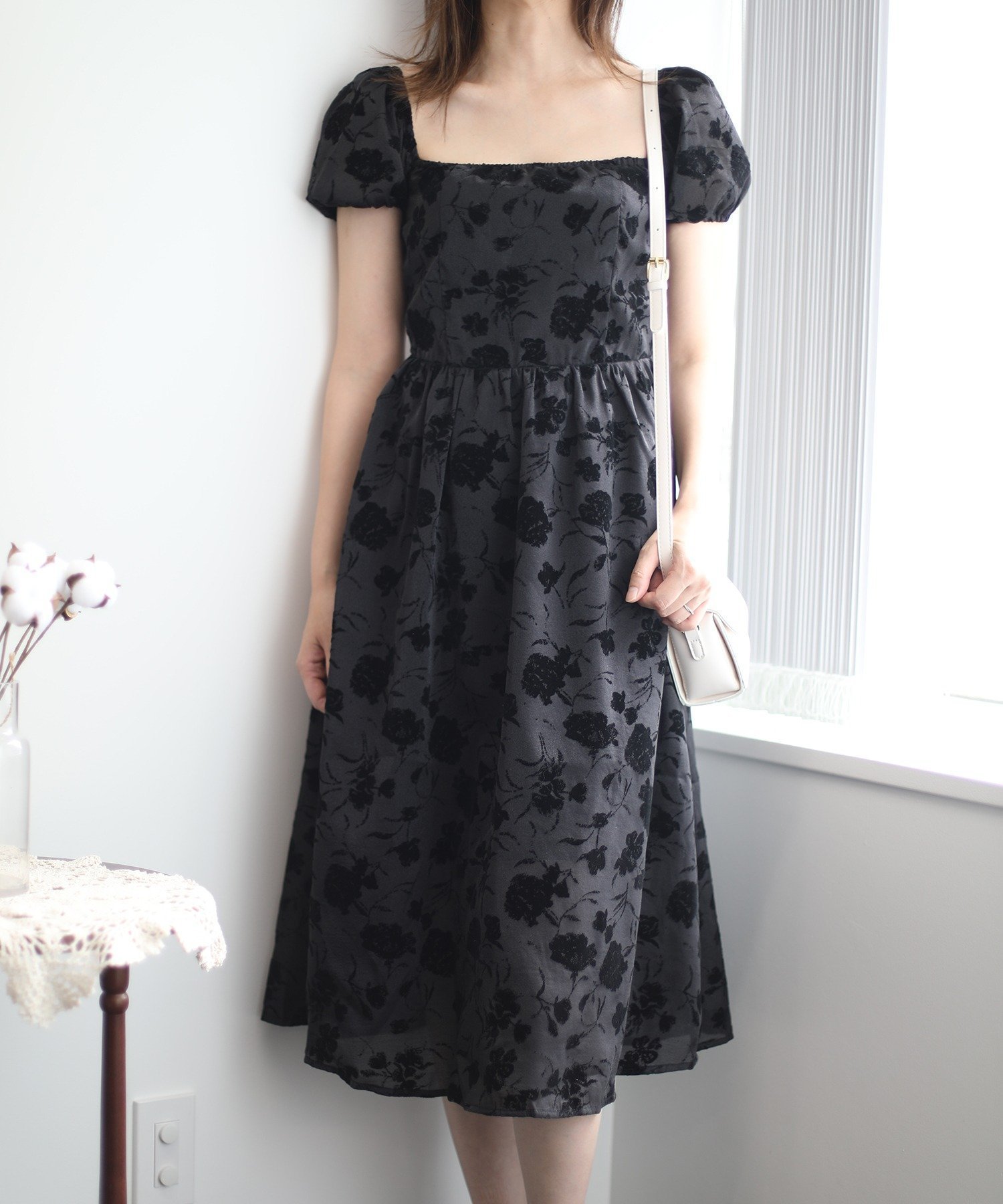 【アイモハ/aimoha】のJasmine Grandiflorum/スクエアネック花柄ワンピース インテリア・キッズ・メンズ・レディースファッション・服の通販 founy(ファニー) 　ファッション　Fashion　レディースファッション　Fashion for Women　ワンピース　Dresses　シャーリング　Shirring, Ruched　スクエア　Square, Square Shape　ビンテージ　Vintage, Retro Style　ベルベット　Velvet, Velvety　ブラック|ID: prp329100004826109 ipo3291000000035112656