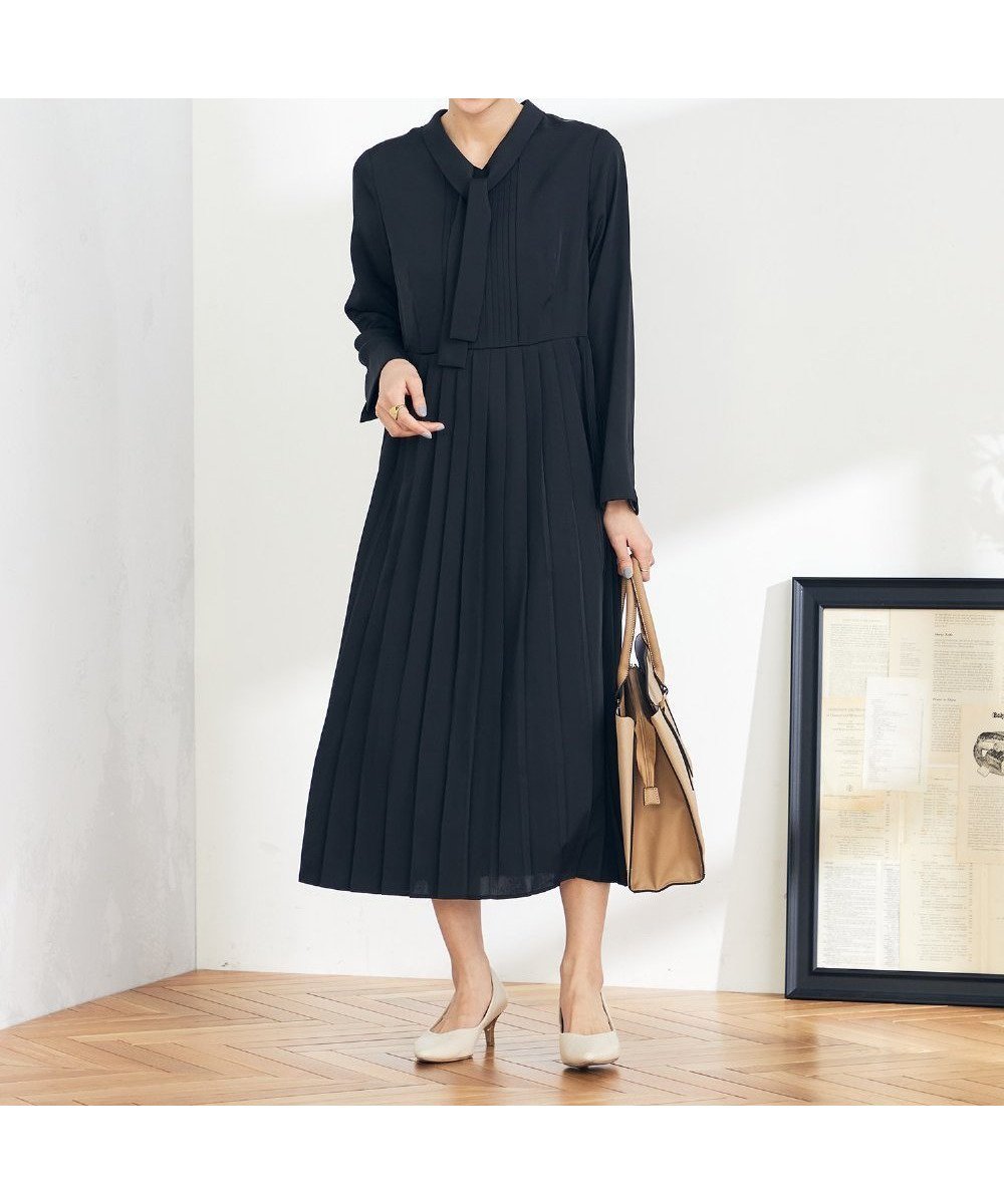 【アー ヴェー ヴェー/a.v.v】の【洗える】ボウタイプリーツワンピース インテリア・キッズ・メンズ・レディースファッション・服の通販 founy(ファニー) 　ファッション　Fashion　レディースファッション　Fashion for Women　ワンピース　Dresses　洗える　Machine Washable　カーディガン　Cardigan, Knitwear　ジャケット　Jacket, Outerwear　ツイード　Twill, Twill Weave　フォーマル　Formal, Dressy　プリーツ　Pleats, Pleated　再入荷　Restock / Back in Stock　おすすめ　Recommended / Our Picks　エレガント 上品　Elegant　セレモニー　Ceremony　入学式　Entrance Ceremony　卒業式　Graduation Ceremony　結婚式　Wedding　ビジネス 仕事 通勤　Business / Work / Commuting　ブラック|ID: prp329100004826129 ipo3291000000035113002