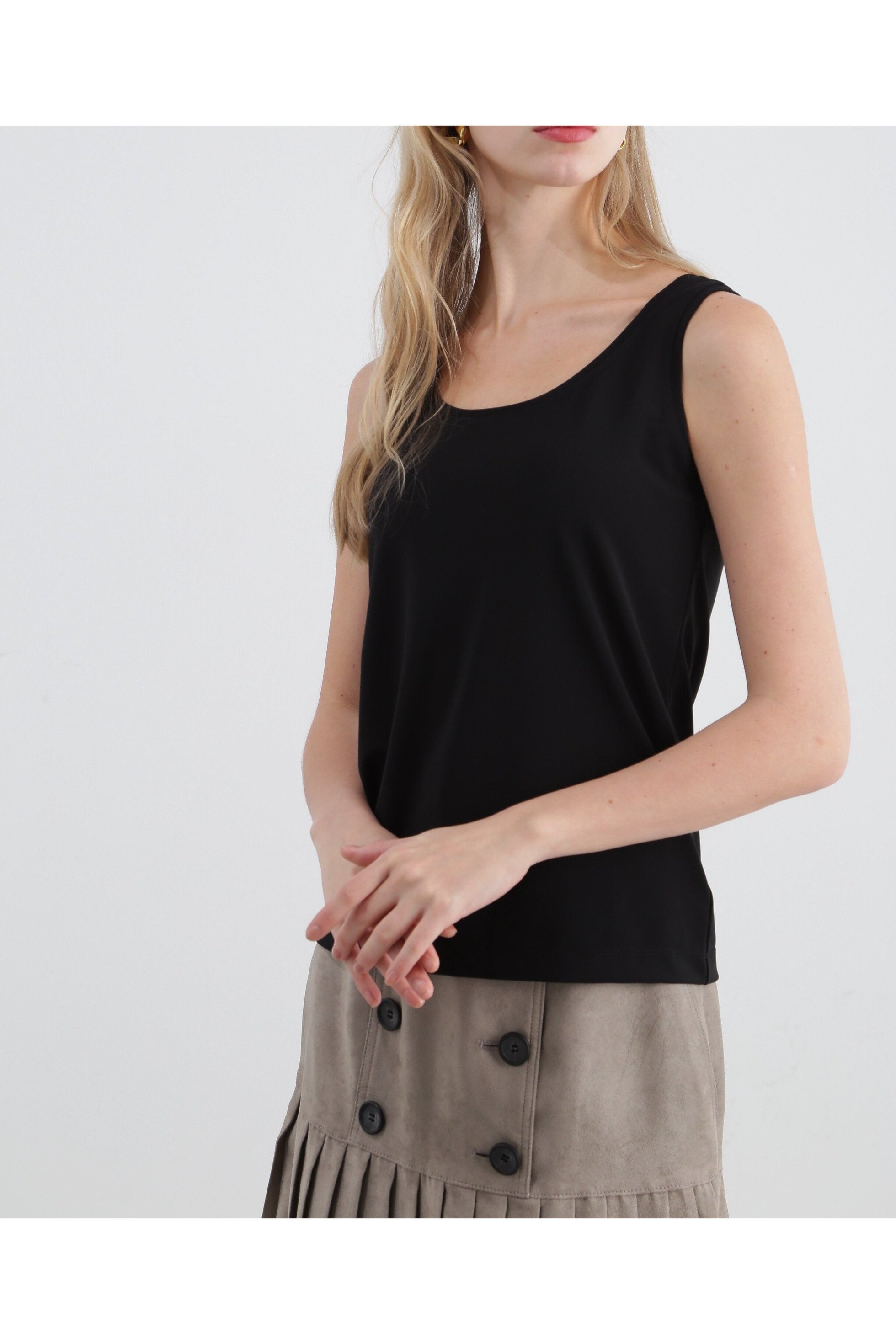 【ピンキーアンドダイアン/Pinky&Dianne】のストレッチポンチタンクトップ インテリア・キッズ・メンズ・レディースファッション・服の通販 founy(ファニー) 　ファッション　Fashion　レディースファッション　Fashion for Women　インナー　Innerwear　カットソー　Cut and Sewn Top　シアー　Sheer, See-Through　ショルダー　Shoulder, Shoulder Strap　ストレッチ　Stretch, Stretchy Fabric　タンク　Tank Top, Sleeveless Top　デコルテ　Décolleté, Neckline　ラウンド　Round, Round Neck　エレガント 上品　Elegant　ブラック|ID: prp329100004826202 ipo3291000000035114148