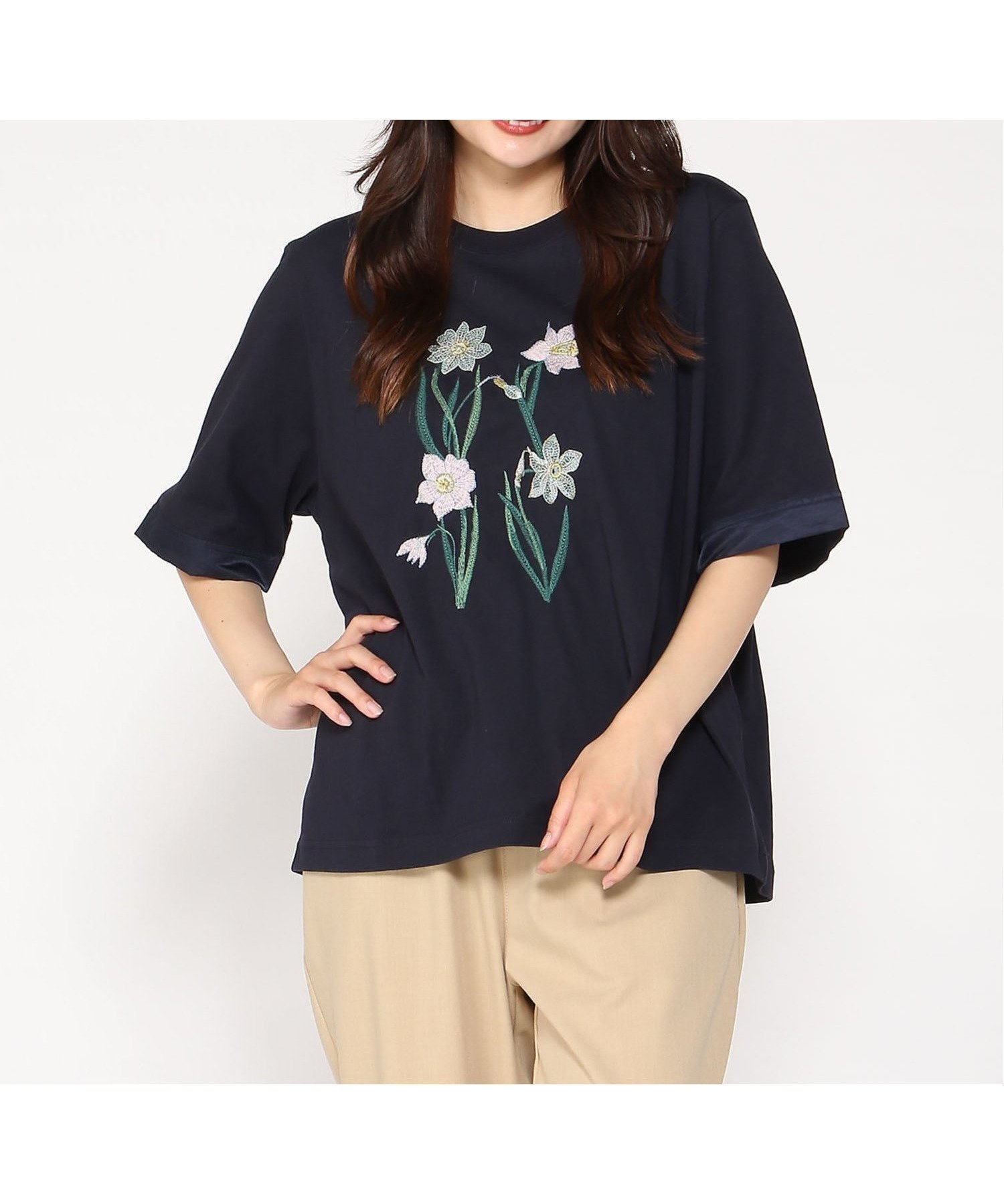 【スーパーハッカ/SUPER HAKKA】のダファディル刺繍Tシャツ インテリア・キッズ・メンズ・レディースファッション・服の通販 founy(ファニー) 　ファッション　Fashion　レディースファッション　Fashion for Women　トップス・カットソー　Cut & Sew Tops　シャツ・ブラウス・オフィスカジュアル　Elegant Blouses & Button-Ups　ロングTシャツ・Tシャツ　Longline T-Shirts & Tees　ネイビー|ID: prp329100004826513 ipo3291000000035117714